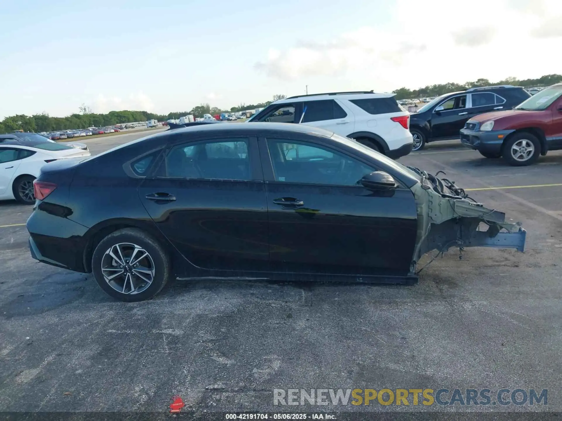 13 Photograph of a damaged car 3KPF24AD0PE663485 KIA FORTE 2023