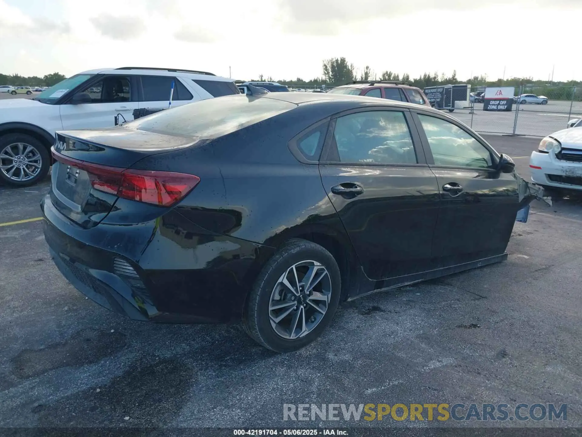 4 Photograph of a damaged car 3KPF24AD0PE663485 KIA FORTE 2023