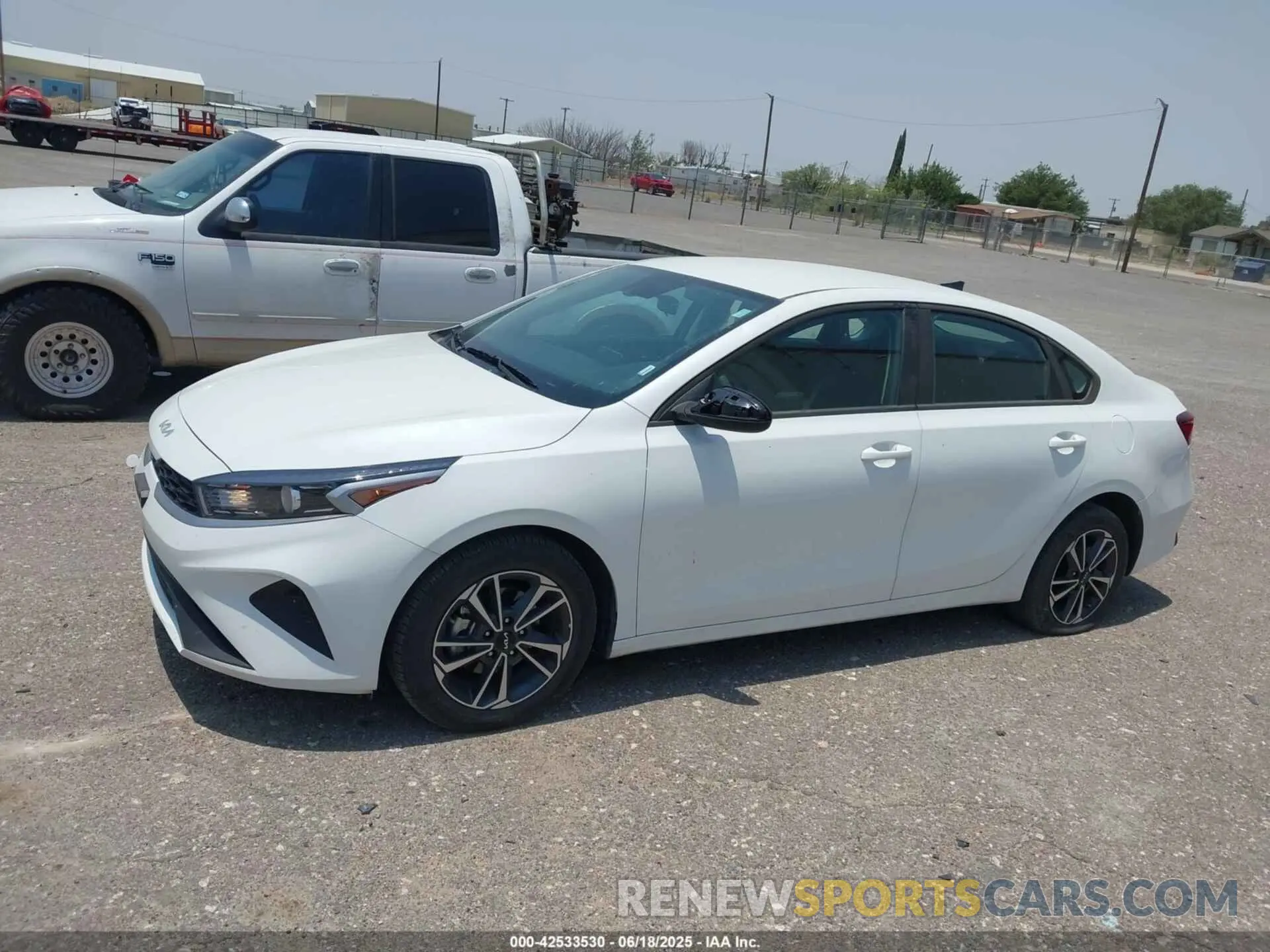 14 Photograph of a damaged car 3KPF24AD0PE675037 KIA FORTE 2023
