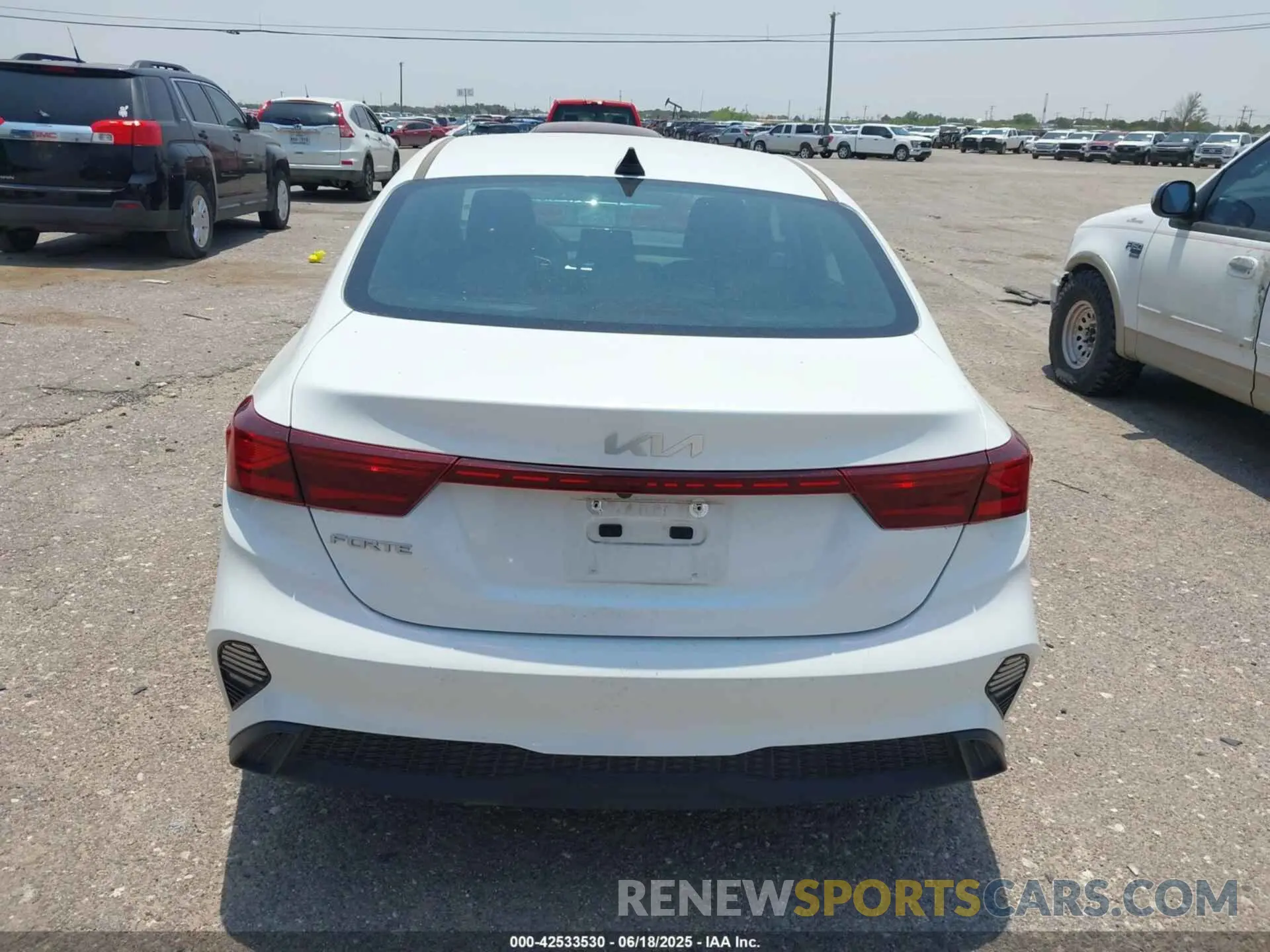 16 Photograph of a damaged car 3KPF24AD0PE675037 KIA FORTE 2023