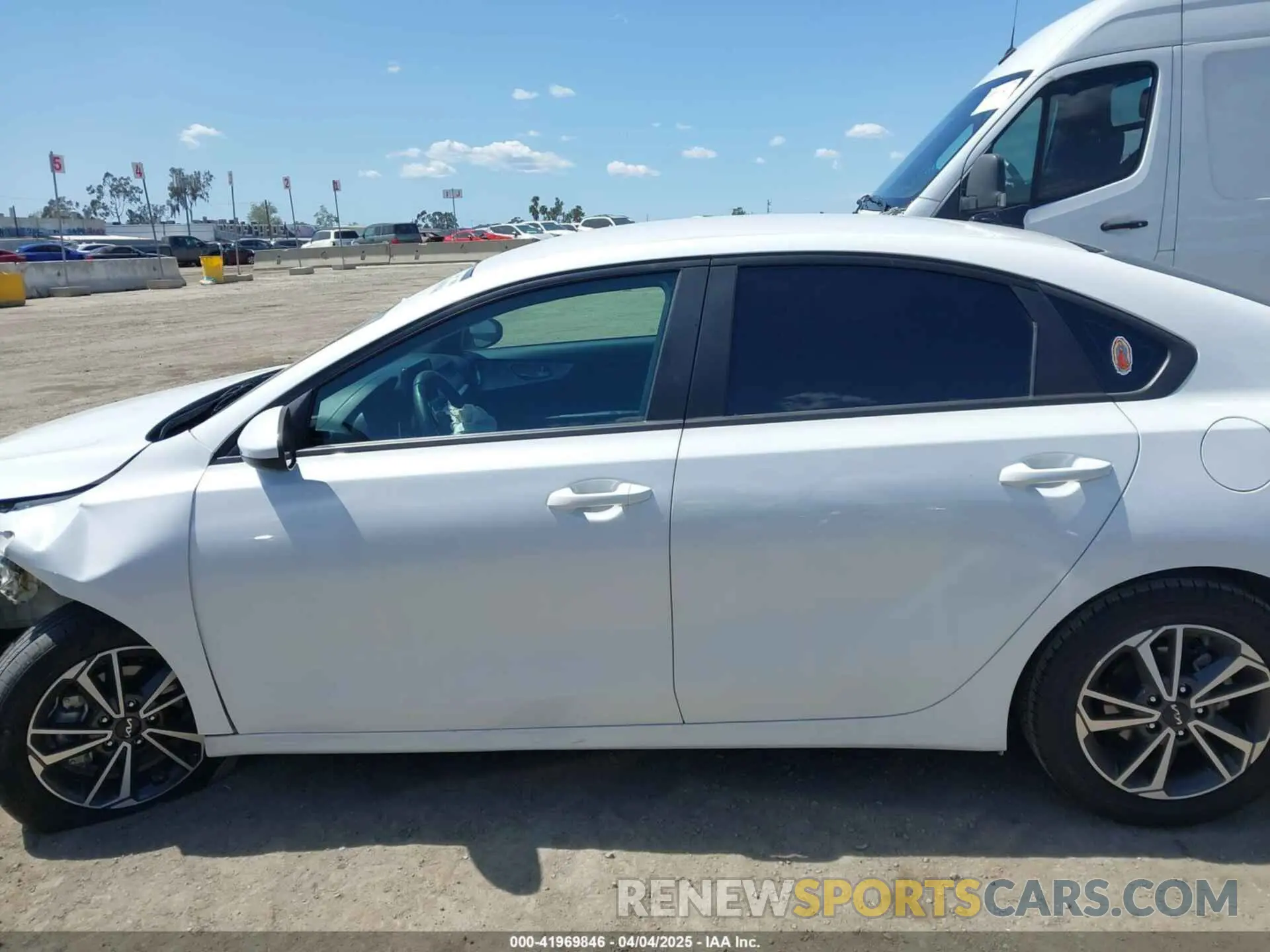 14 Photograph of a damaged car 3KPF24AD1PE508248 KIA FORTE 2023