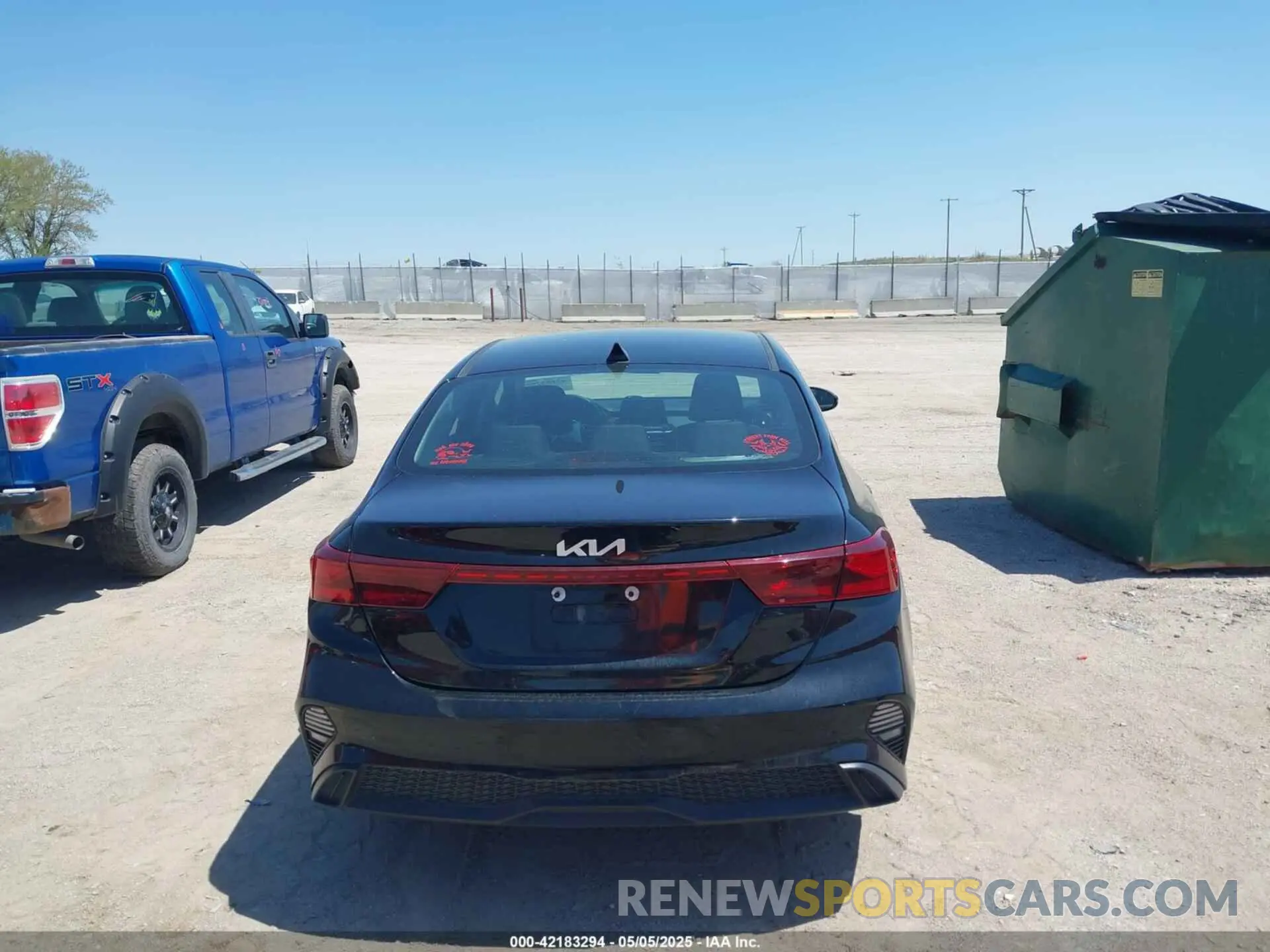 17 Photograph of a damaged car 3KPF24AD1PE527981 KIA FORTE 2023