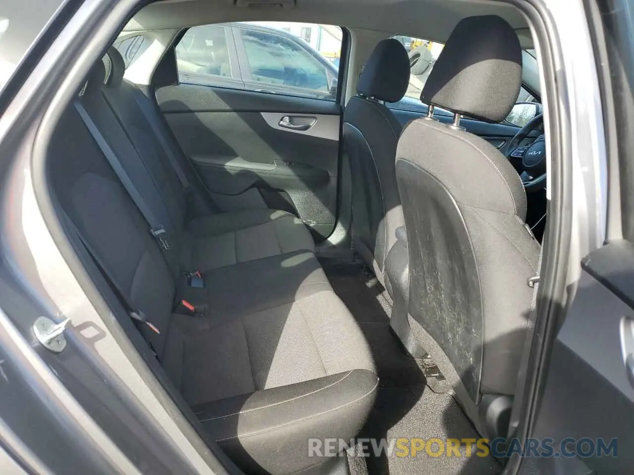 10 Photograph of a damaged car 3KPF24AD1PE572936 KIA FORTE 2023
