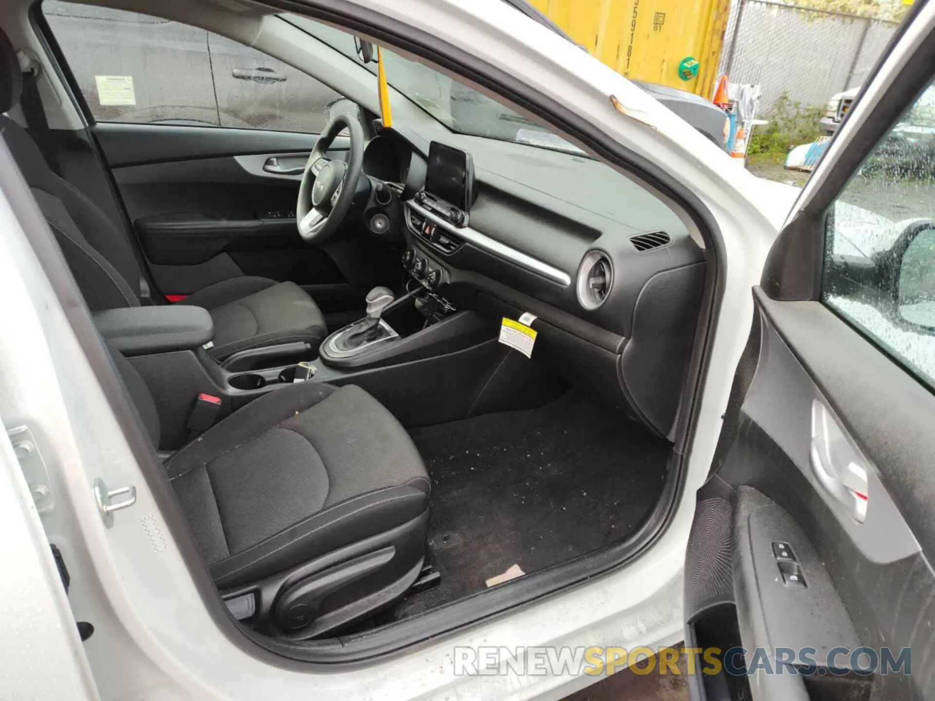 27 Photograph of a damaged car 3KPF24AD1PE579112 KIA FORTE 2023