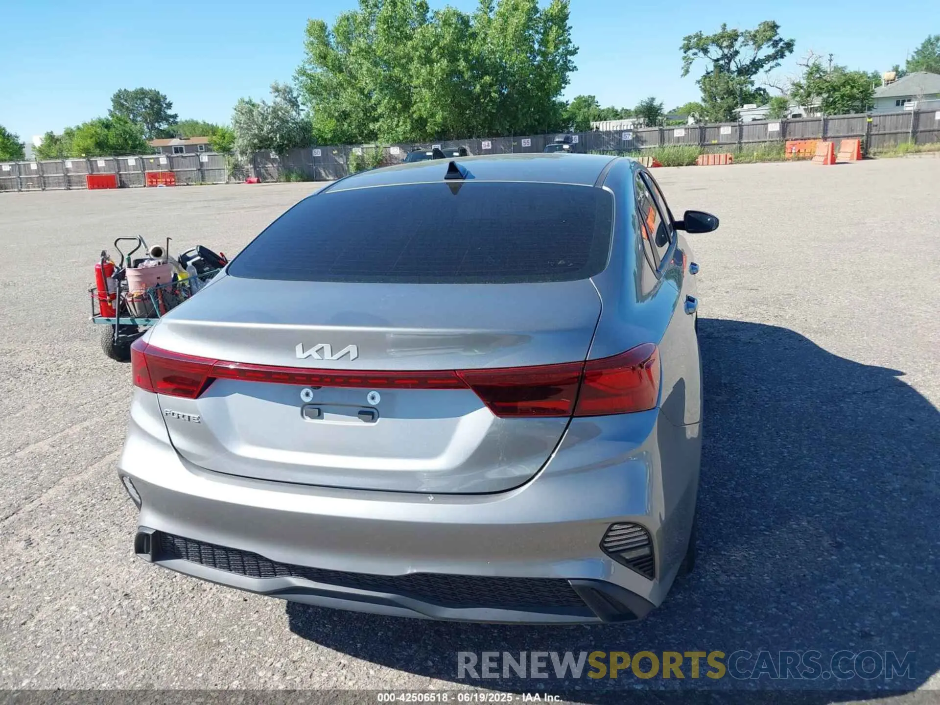 16 Photograph of a damaged car 3KPF24AD1PE588408 KIA FORTE 2023