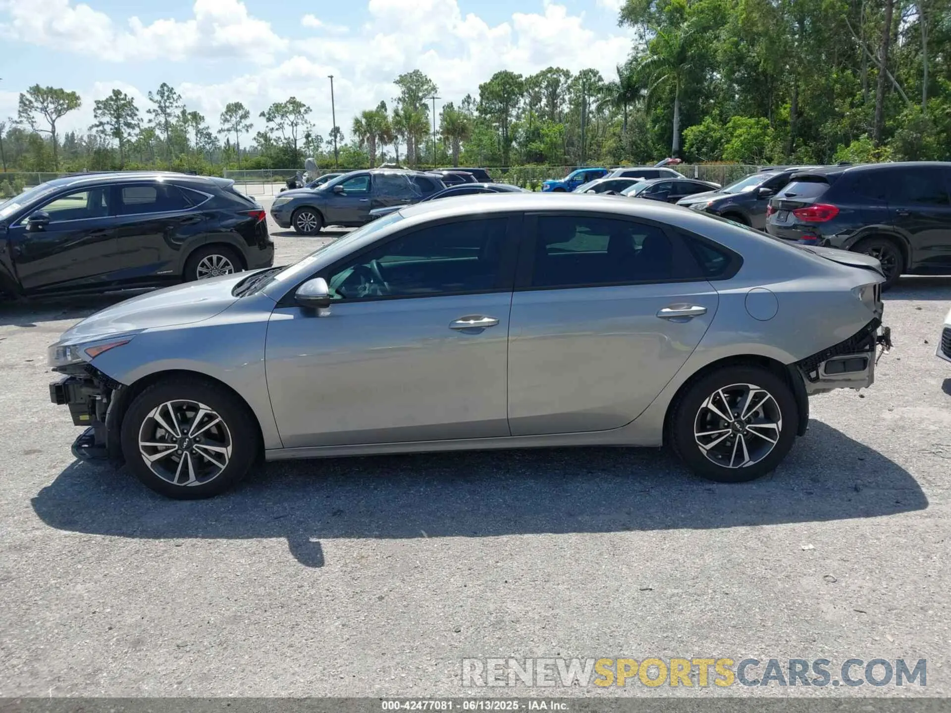 15 Photograph of a damaged car 3KPF24AD1PE592314 KIA FORTE 2023