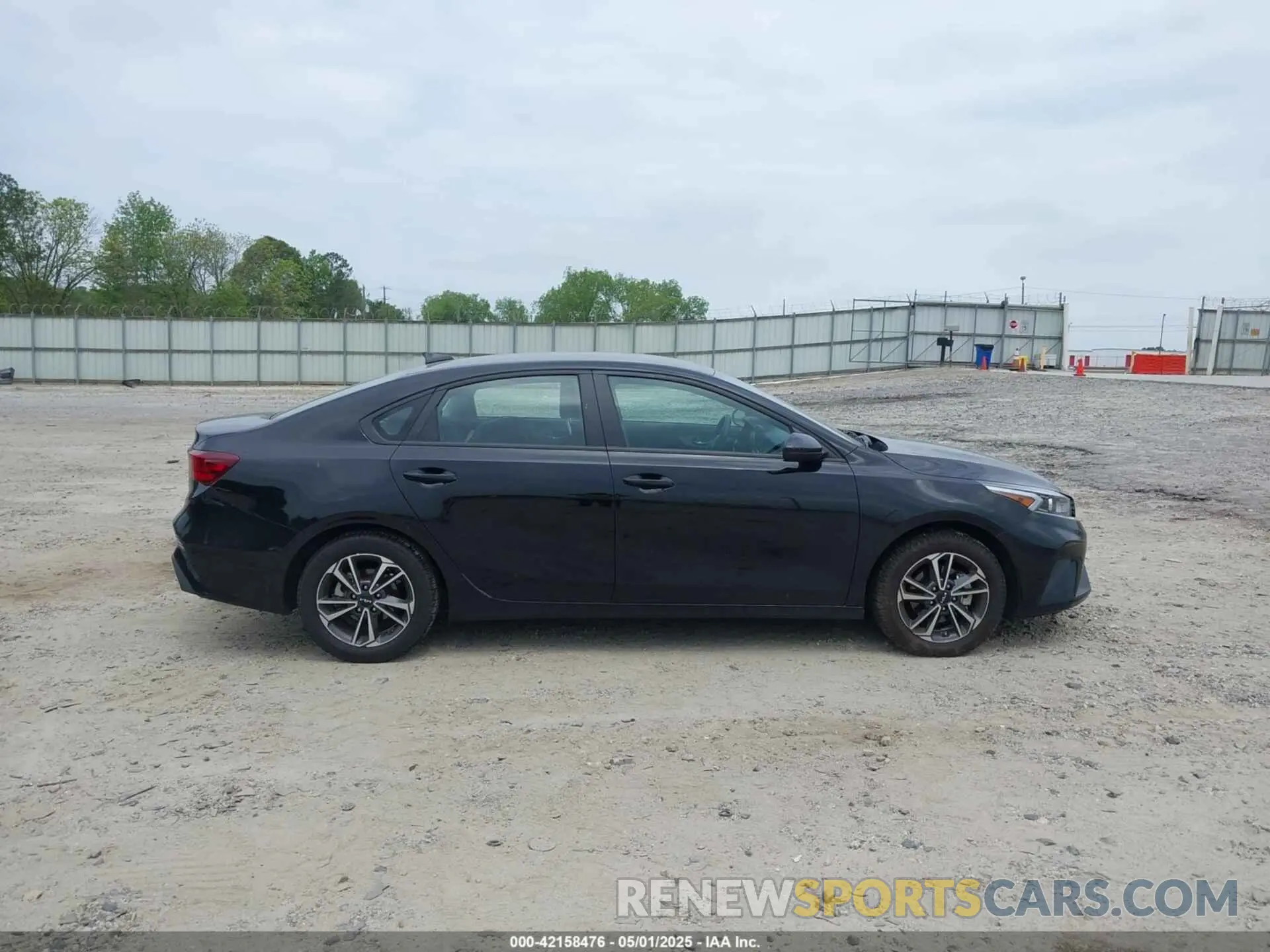 13 Photograph of a damaged car 3KPF24AD1PE594919 KIA FORTE 2023