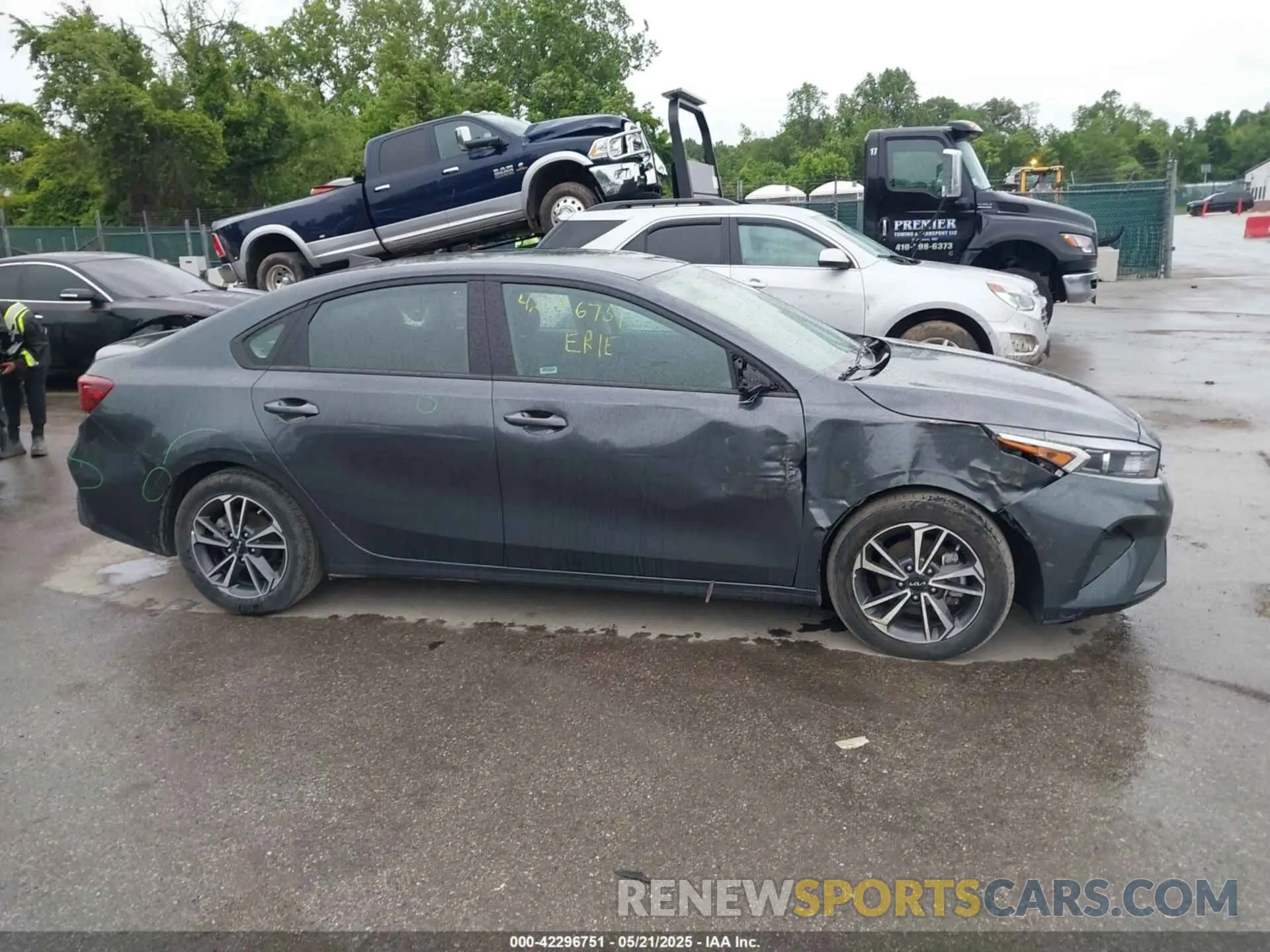 14 Photograph of a damaged car 3KPF24AD1PE615848 KIA FORTE 2023
