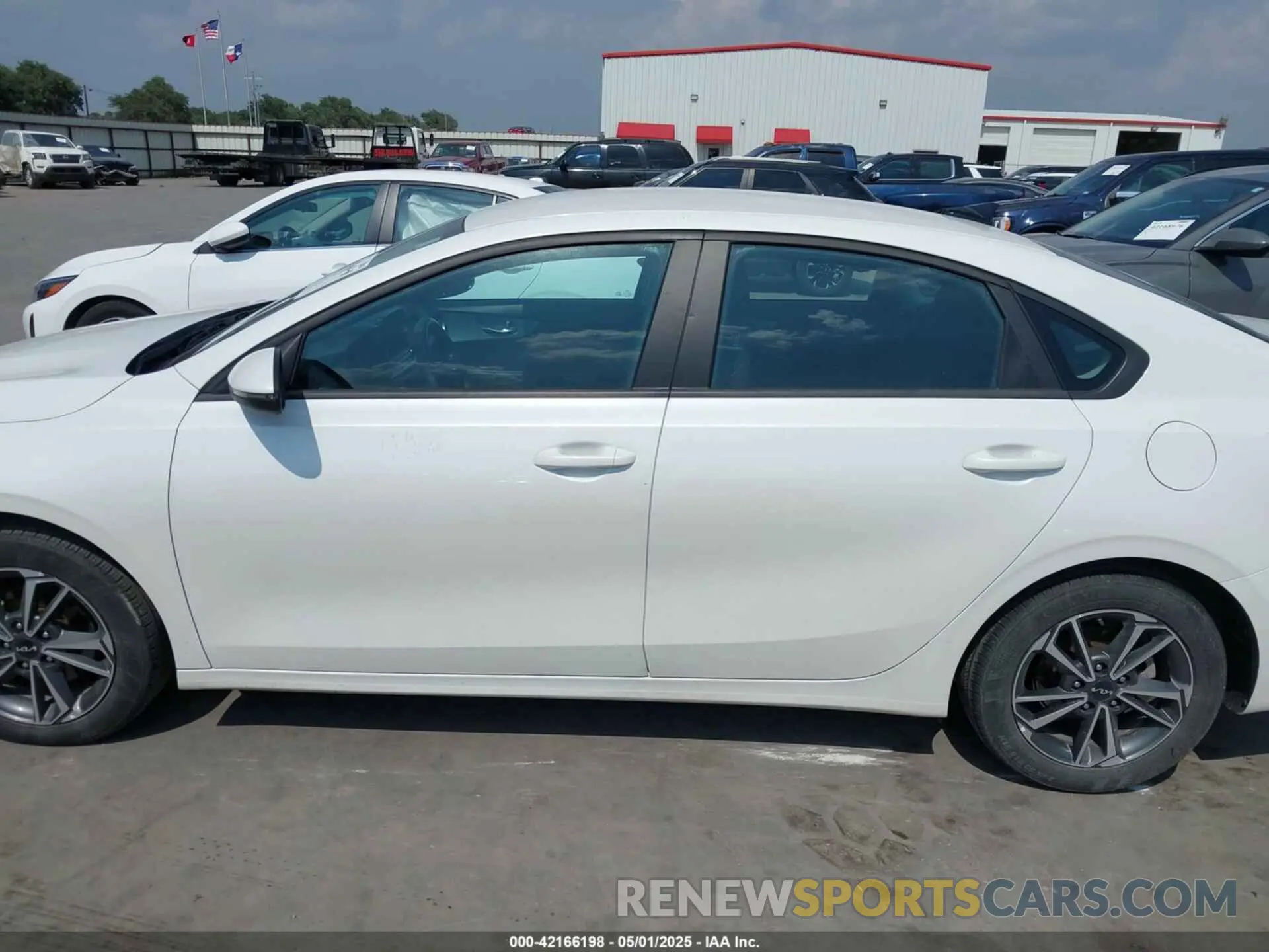 14 Photograph of a damaged car 3KPF24AD1PE637235 KIA FORTE 2023