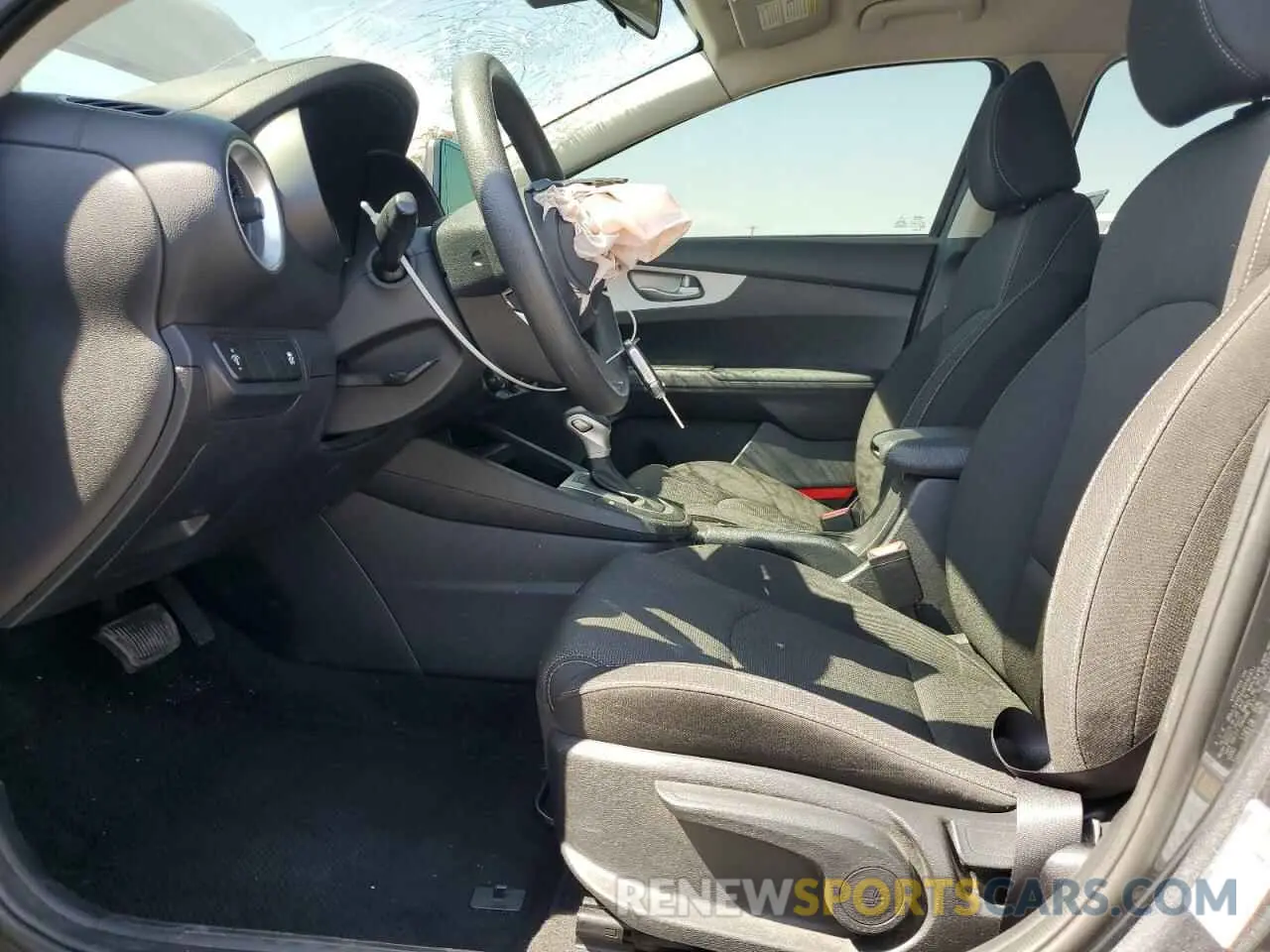 7 Photograph of a damaged car 3KPF24AD1PE693921 KIA FORTE 2023