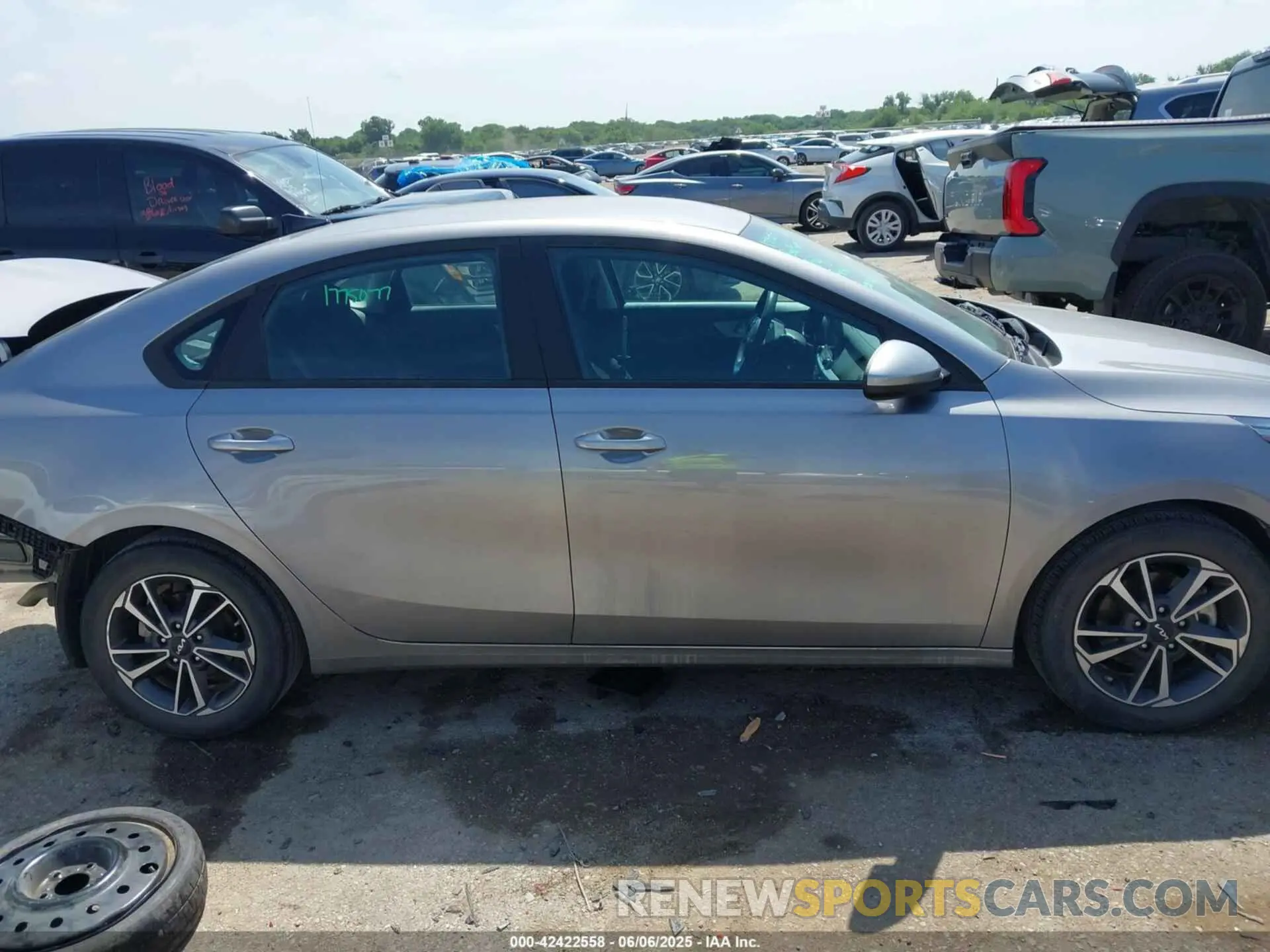 13 Photograph of a damaged car 3KPF24AD2PE529352 KIA FORTE 2023