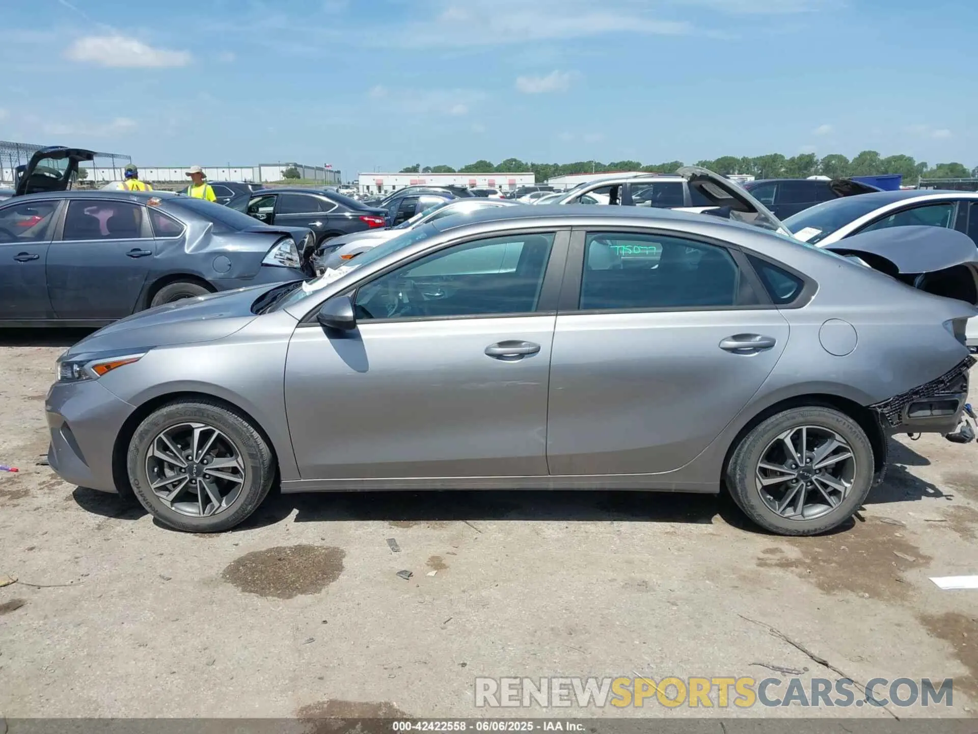 14 Photograph of a damaged car 3KPF24AD2PE529352 KIA FORTE 2023