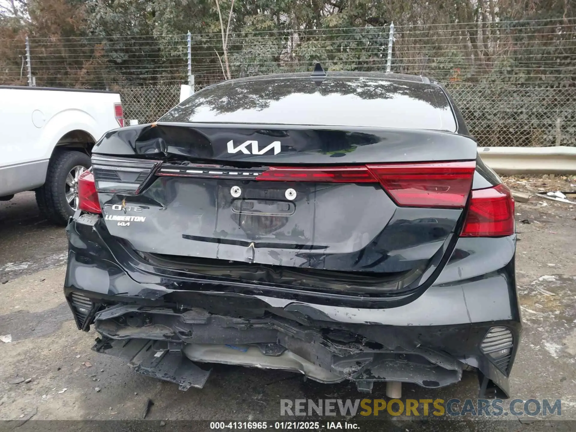 6 Photograph of a damaged car 3KPF24AD2PE574565 KIA FORTE 2023