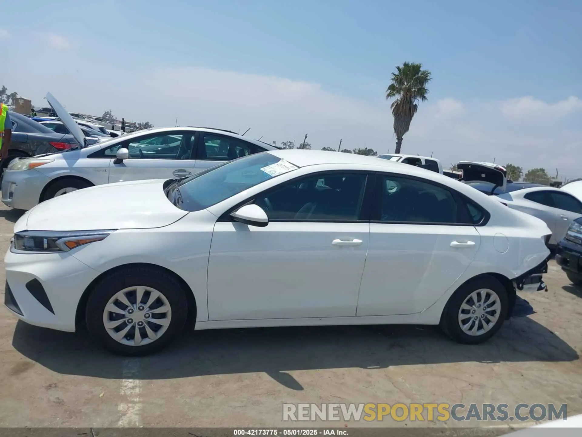15 Photograph of a damaged car 3KPF24AD2PE642816 KIA FORTE 2023