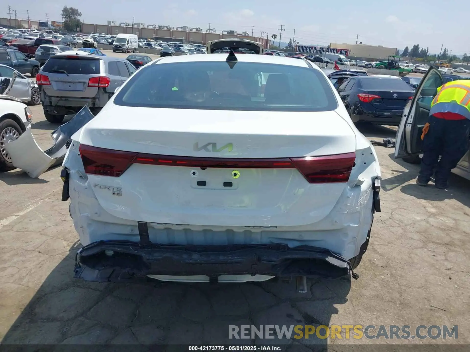 17 Photograph of a damaged car 3KPF24AD2PE642816 KIA FORTE 2023