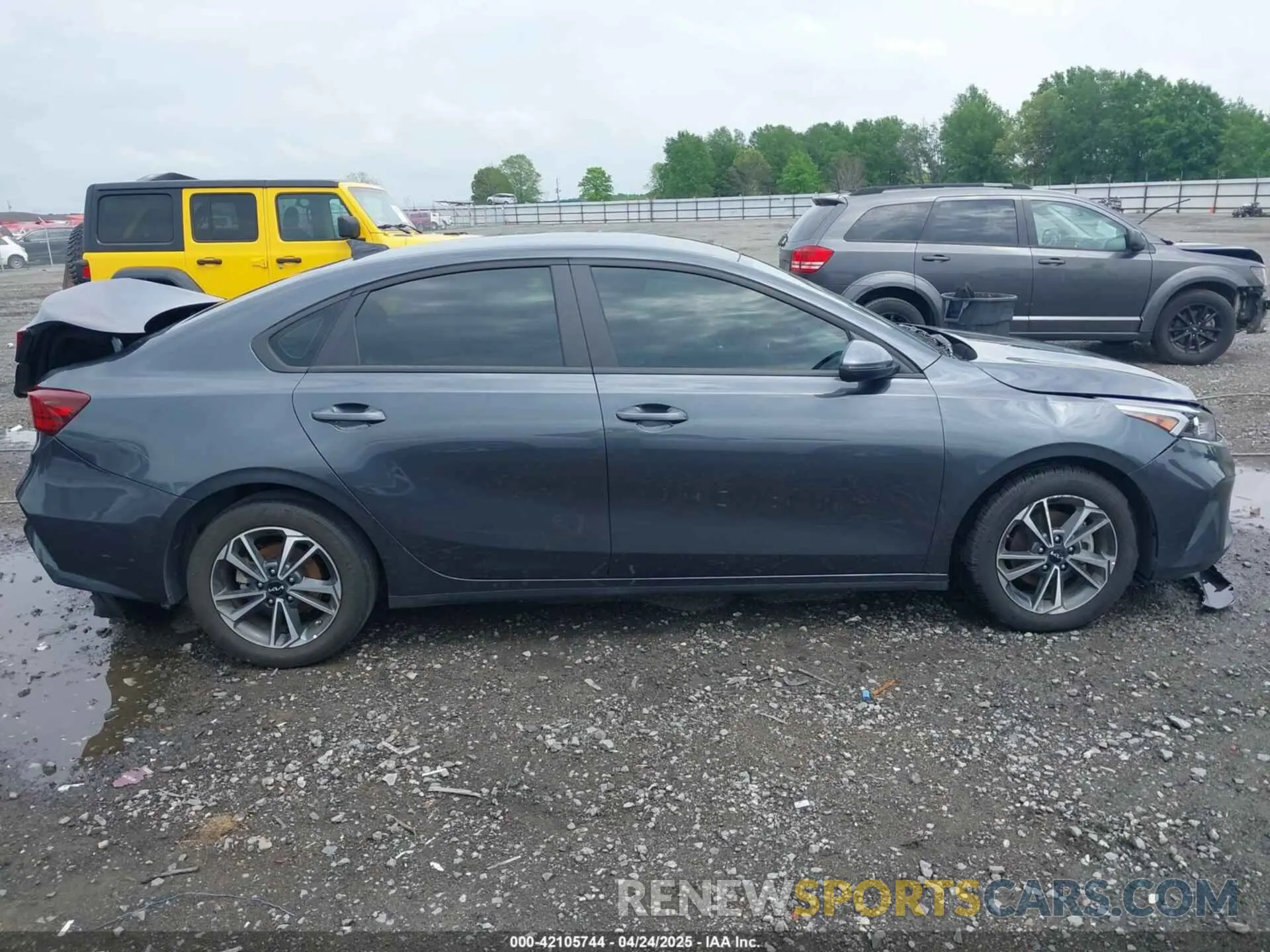 13 Photograph of a damaged car 3KPF24AD2PE665156 KIA FORTE 2023