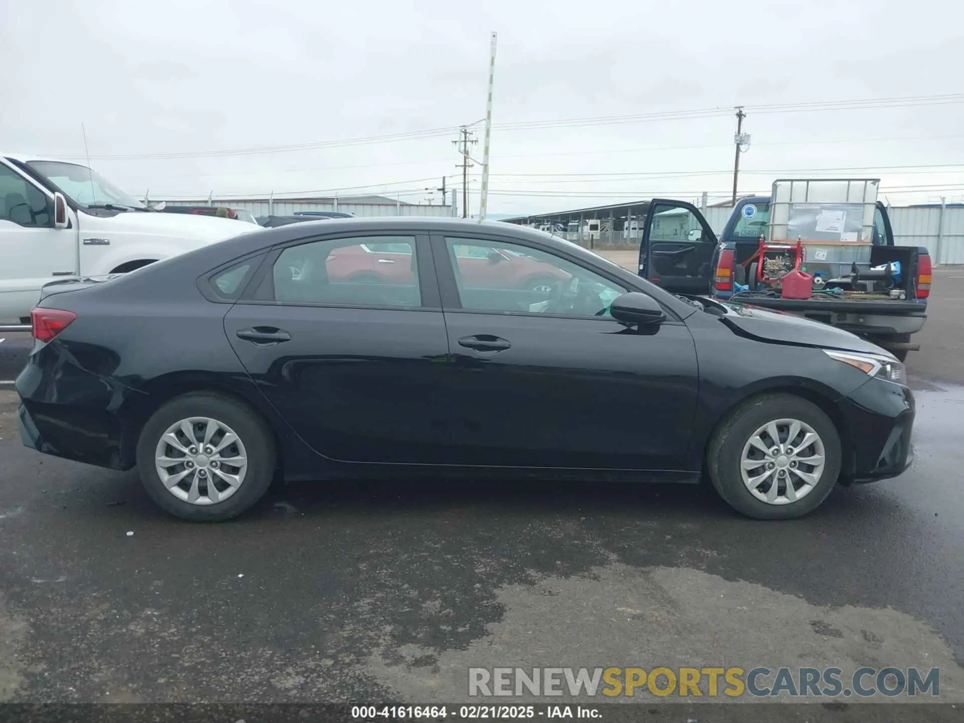 13 Photograph of a damaged car 3KPF24AD3PE520790 KIA FORTE 2023