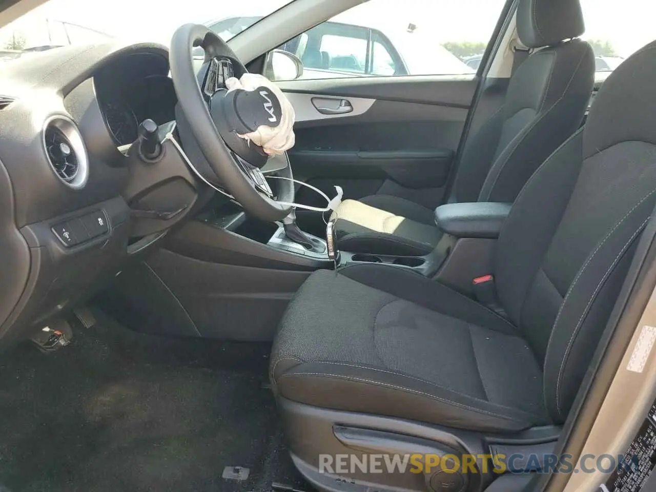 7 Photograph of a damaged car 3KPF24AD3PE582559 KIA FORTE 2023