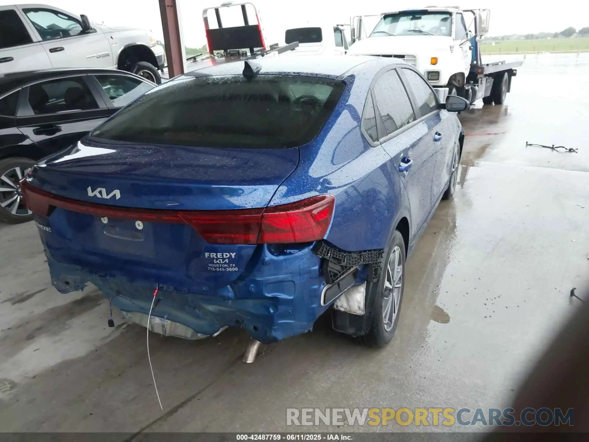 4 Photograph of a damaged car 3KPF24AD4PE611633 KIA FORTE 2023