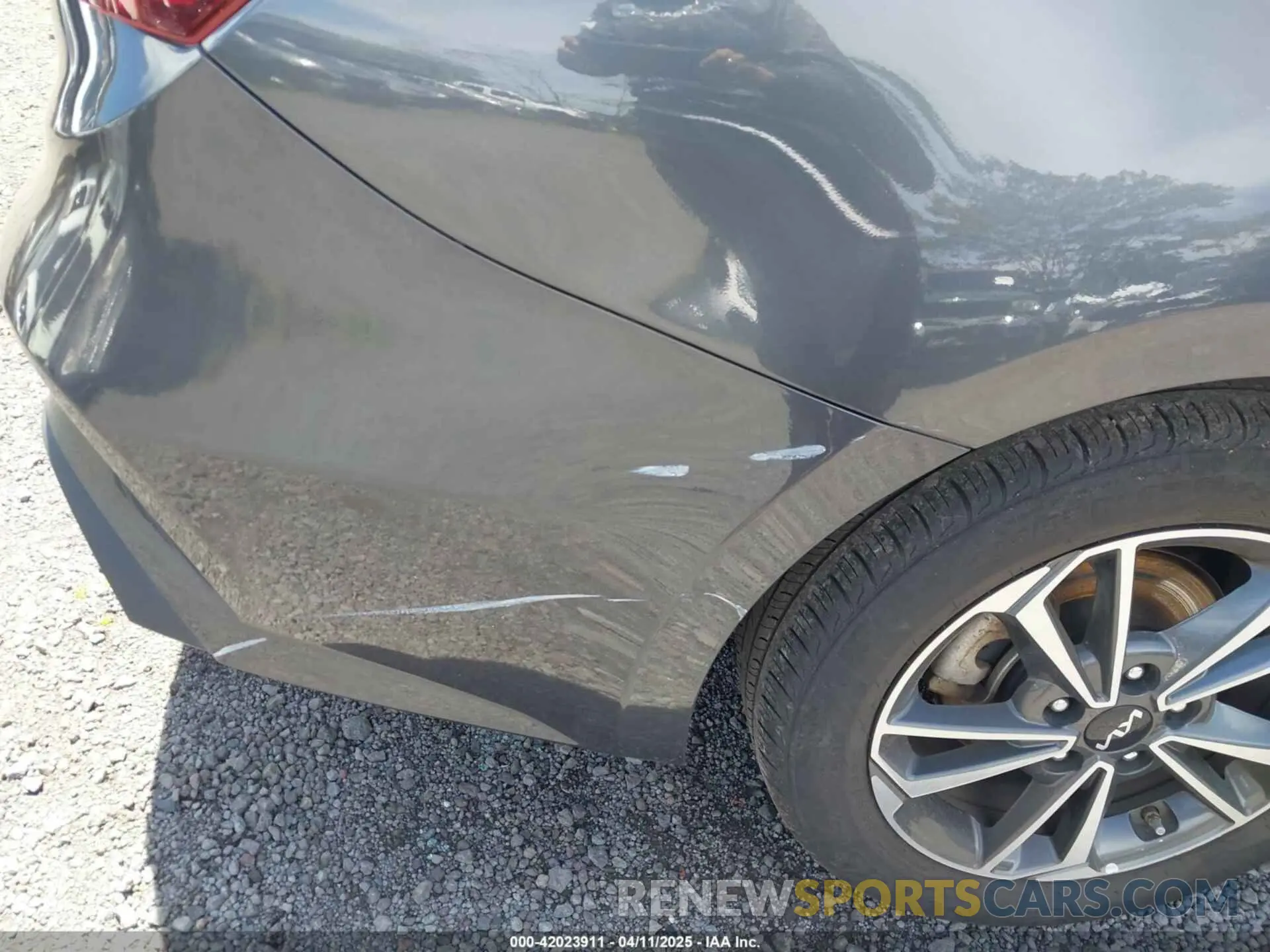 19 Photograph of a damaged car 3KPF24AD4PE683545 KIA FORTE 2023