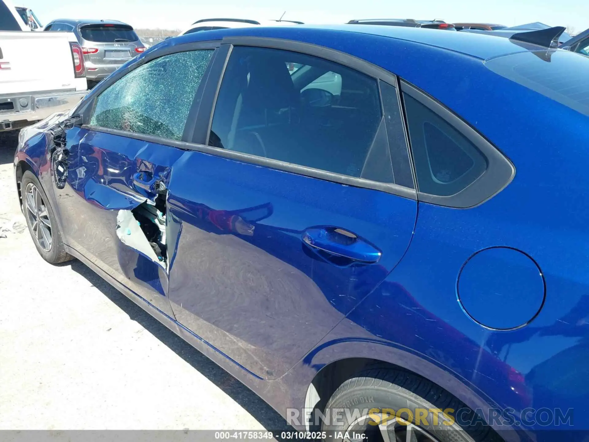 18 Photograph of a damaged car 3KPF24AD4PE683741 KIA FORTE 2023