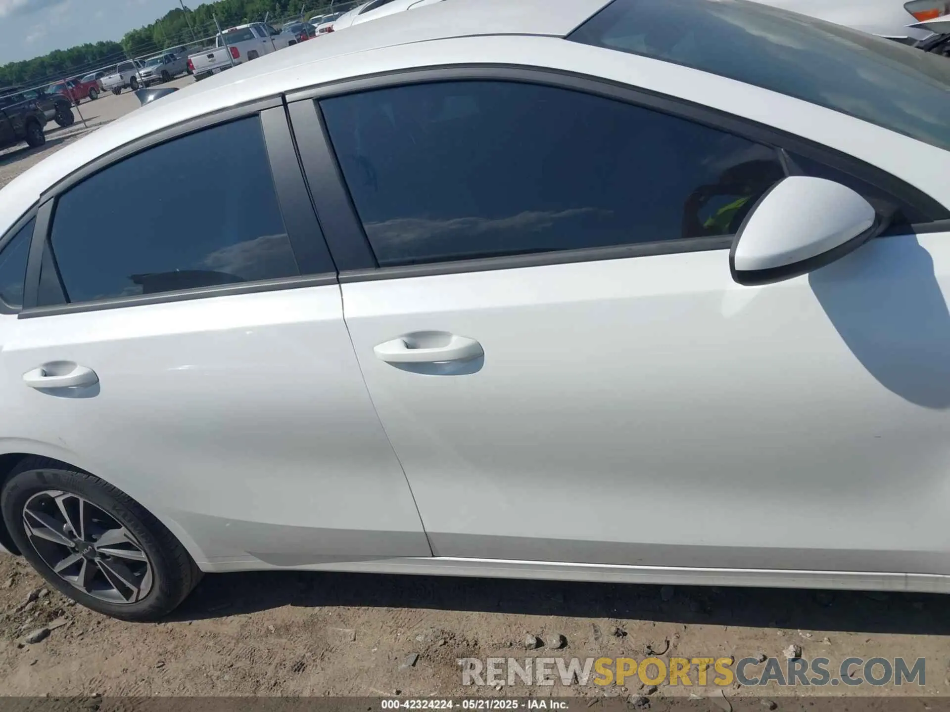 14 Photograph of a damaged car 3KPF24AD5PE537686 KIA FORTE 2023