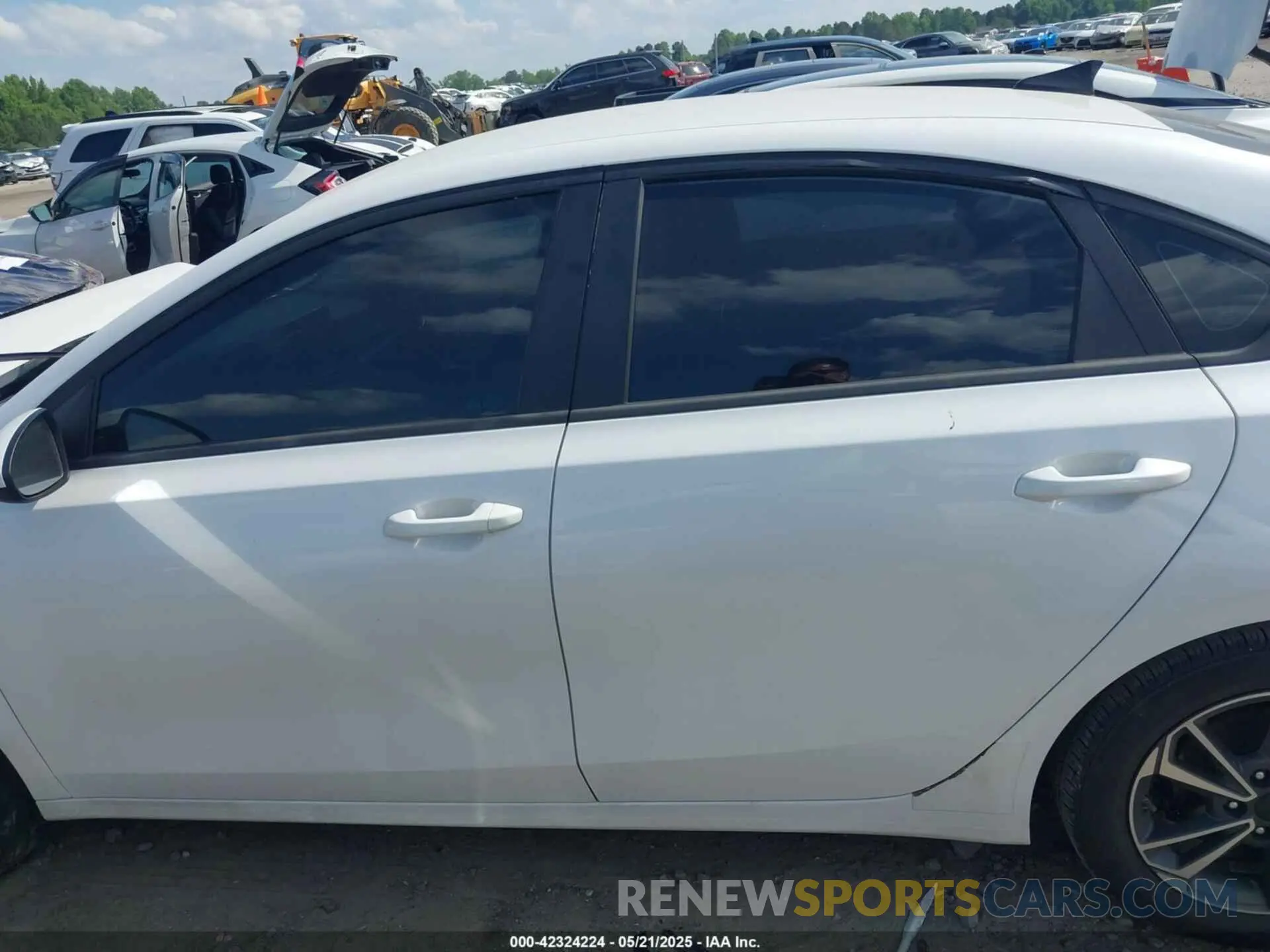 15 Photograph of a damaged car 3KPF24AD5PE537686 KIA FORTE 2023