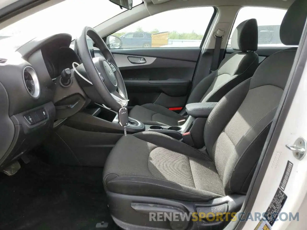 7 Photograph of a damaged car 3KPF24AD5PE539065 KIA FORTE 2023