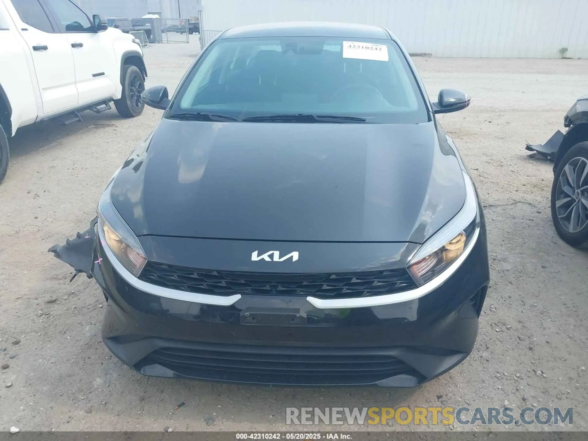 13 Photograph of a damaged car 3KPF24AD5PE581736 KIA FORTE 2023