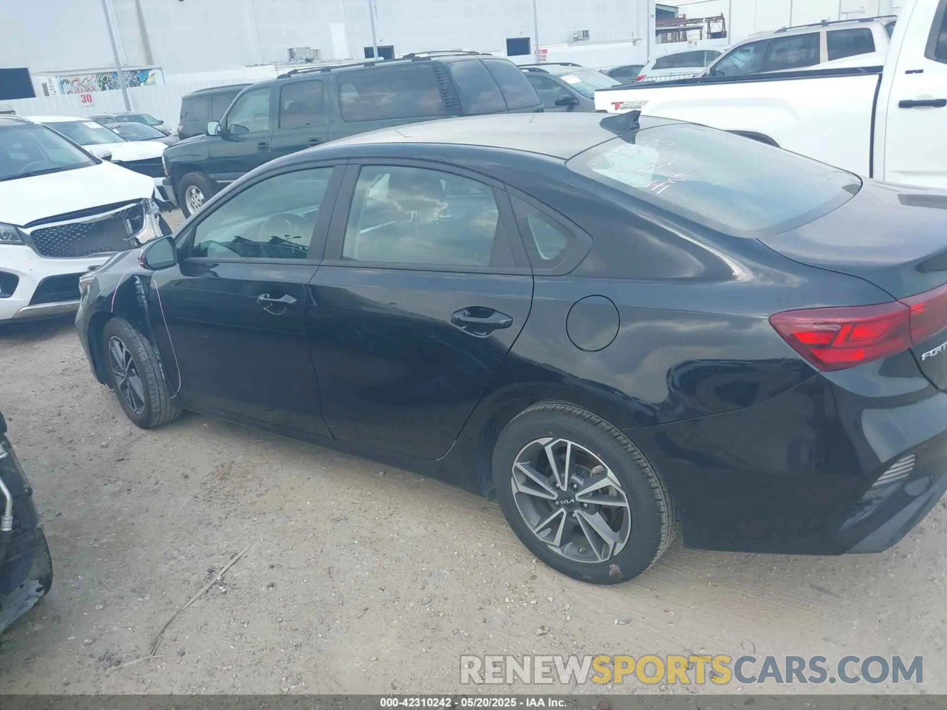 15 Photograph of a damaged car 3KPF24AD5PE581736 KIA FORTE 2023