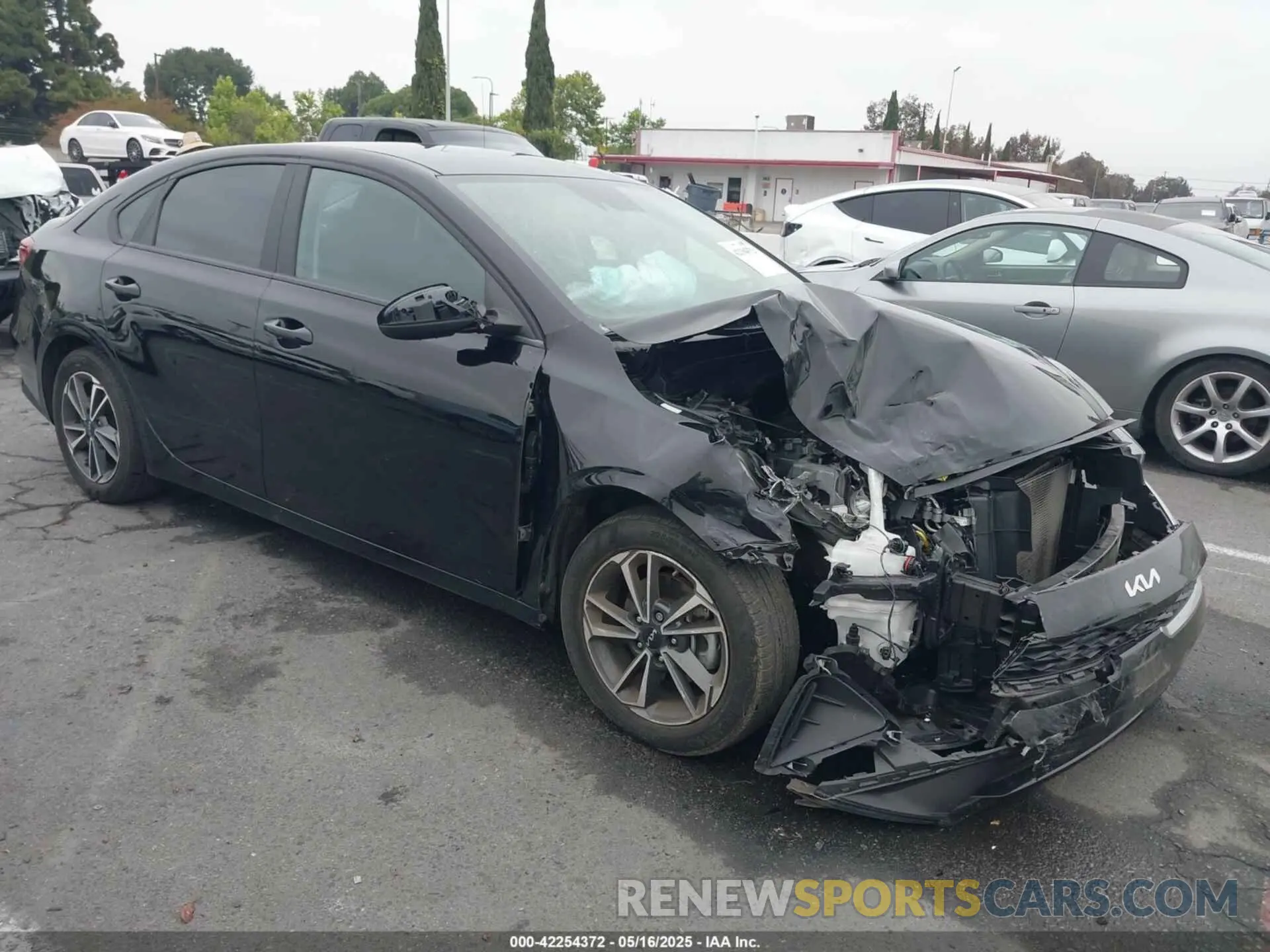 1 Photograph of a damaged car 3KPF24AD5PE584927 KIA FORTE 2023
