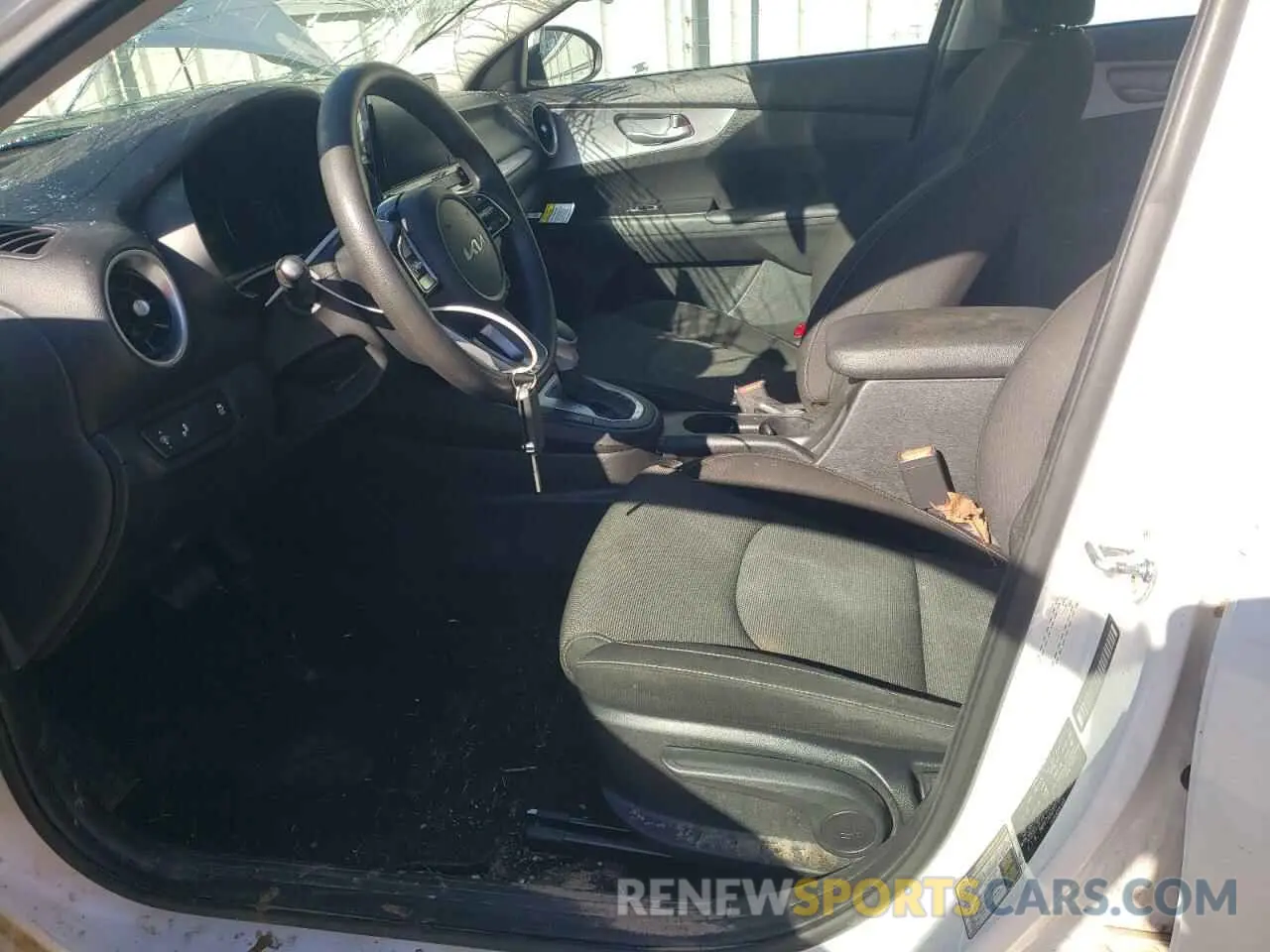 7 Photograph of a damaged car 3KPF24AD5PE593952 KIA FORTE 2023