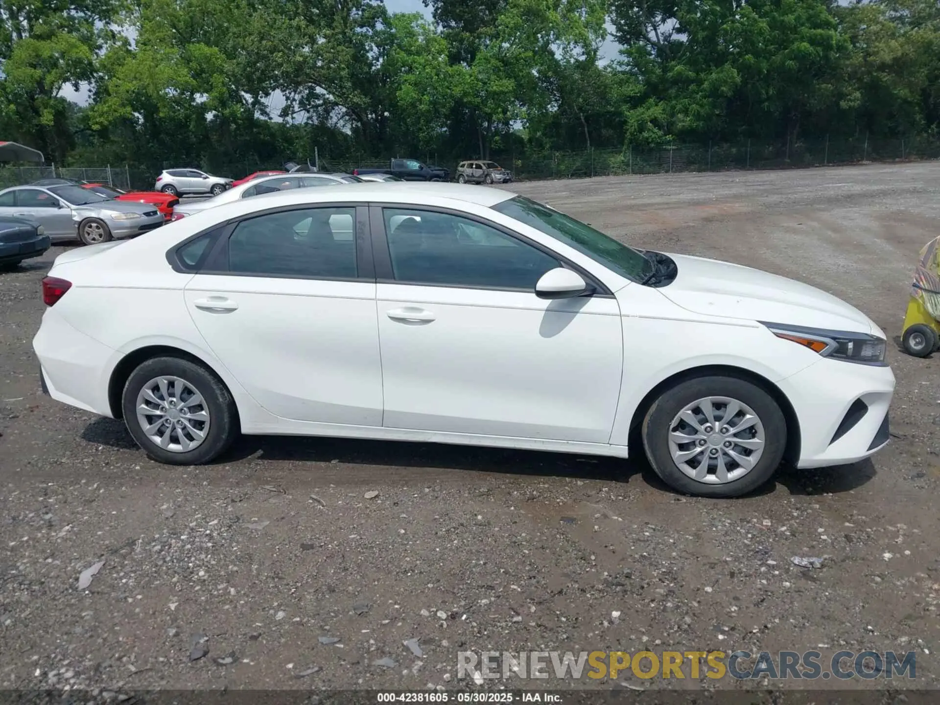 13 Photograph of a damaged car 3KPF24AD5PE677916 KIA FORTE 2023