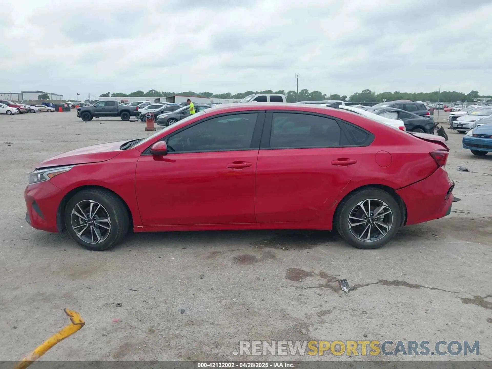 14 Photograph of a damaged car 3KPF24AD5PE682212 KIA FORTE 2023