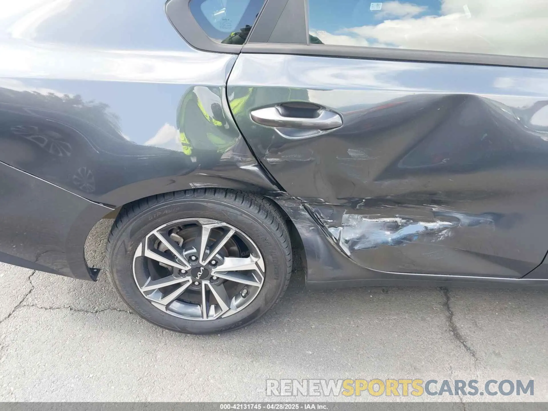 6 Photograph of a damaged car 3KPF24AD6PE578103 KIA FORTE 2023