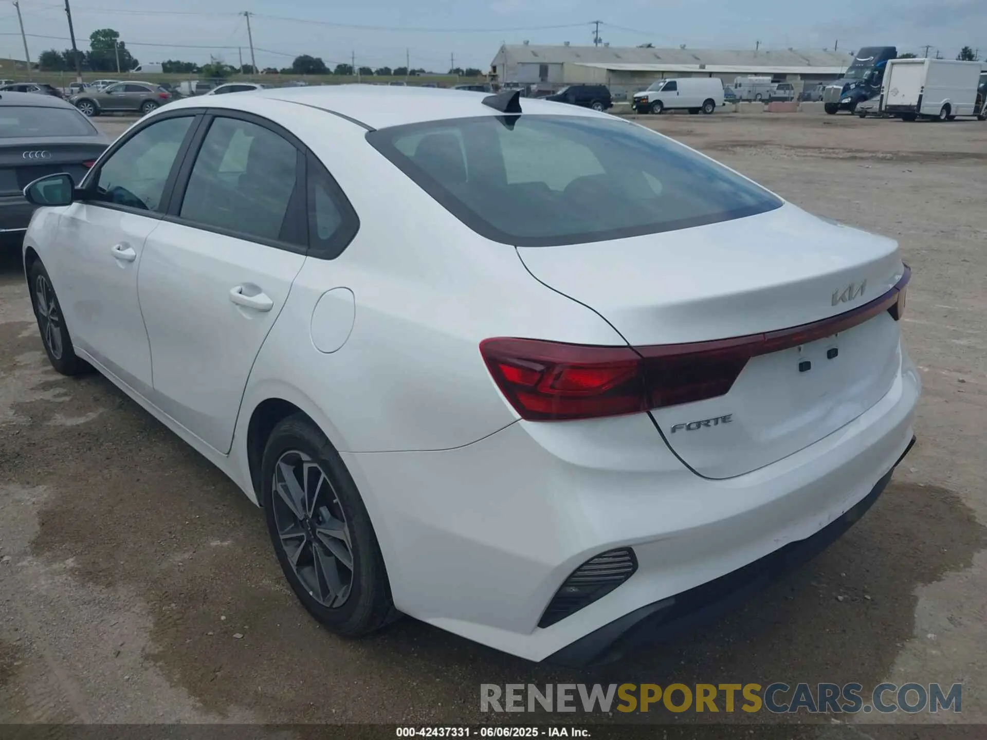 3 Photograph of a damaged car 3KPF24AD6PE585357 KIA FORTE 2023