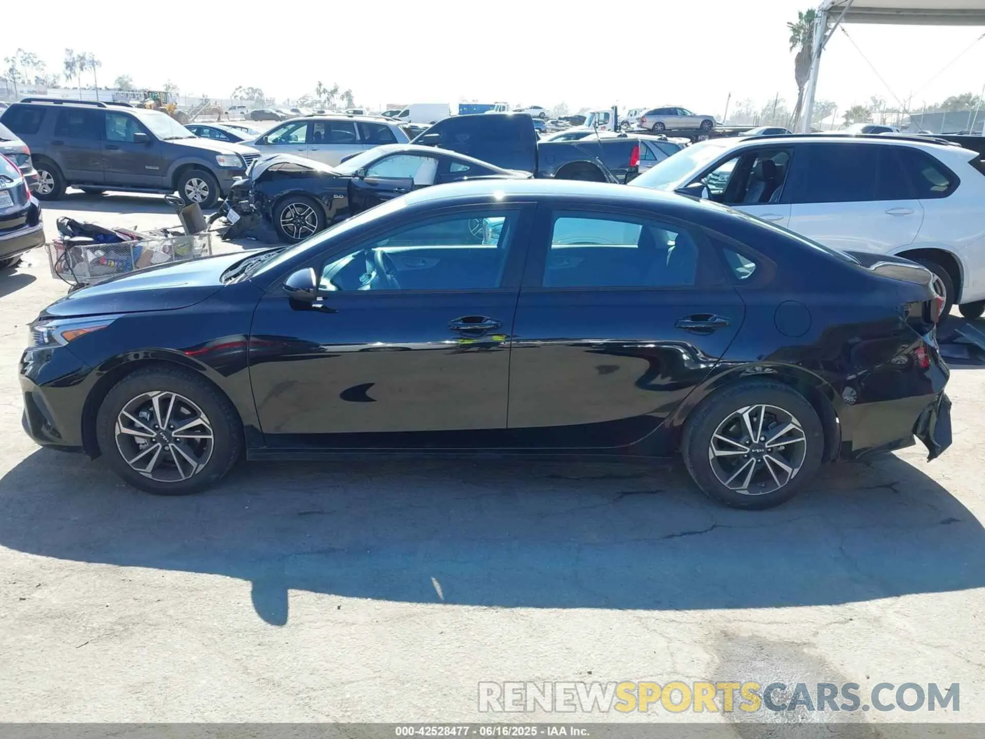 15 Photograph of a damaged car 3KPF24AD6PE652345 KIA FORTE 2023