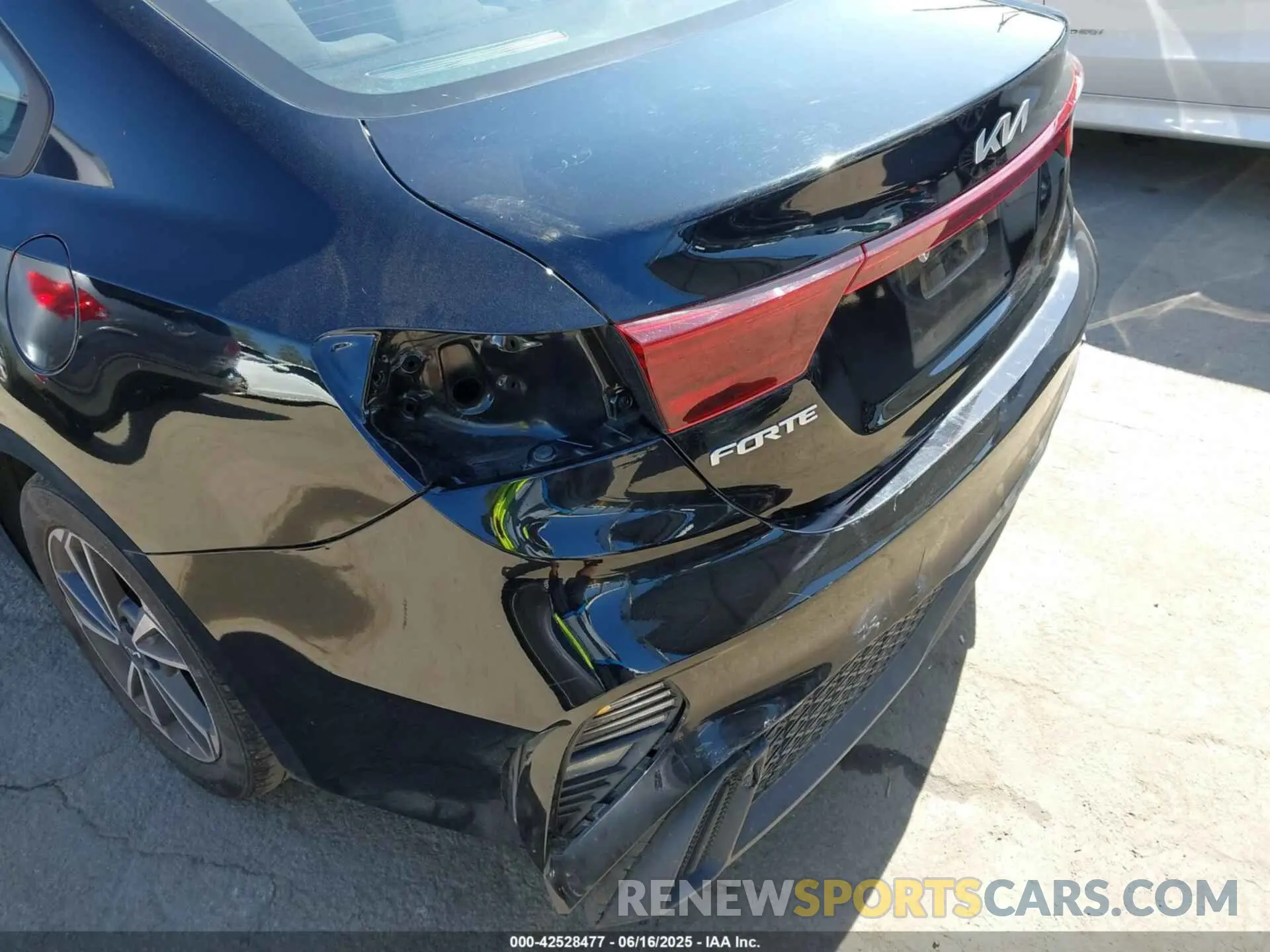 6 Photograph of a damaged car 3KPF24AD6PE652345 KIA FORTE 2023