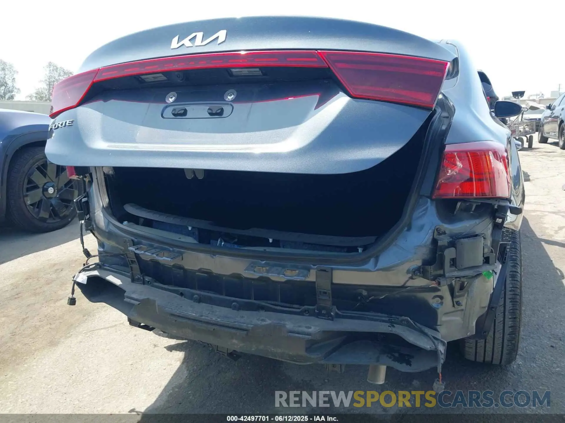6 Photograph of a damaged car 3KPF24AD6PE681585 KIA FORTE 2023