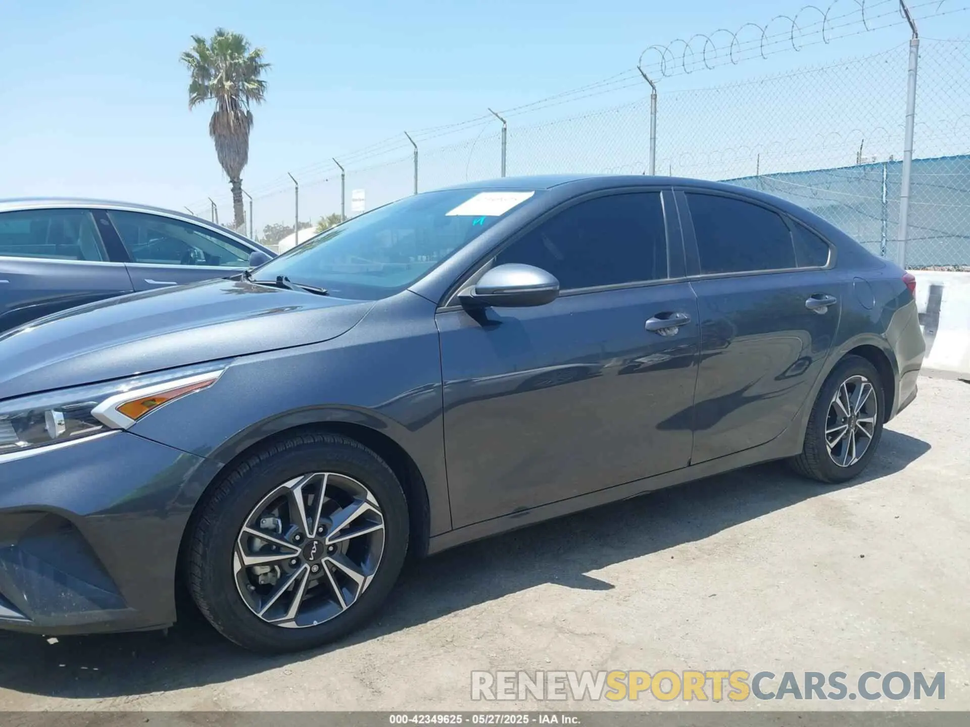 14 Photograph of a damaged car 3KPF24AD7PE527662 KIA FORTE 2023
