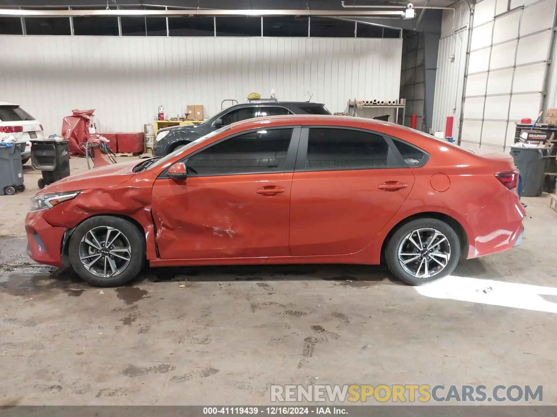 14 Photograph of a damaged car 3KPF24AD7PE560662 KIA FORTE 2023