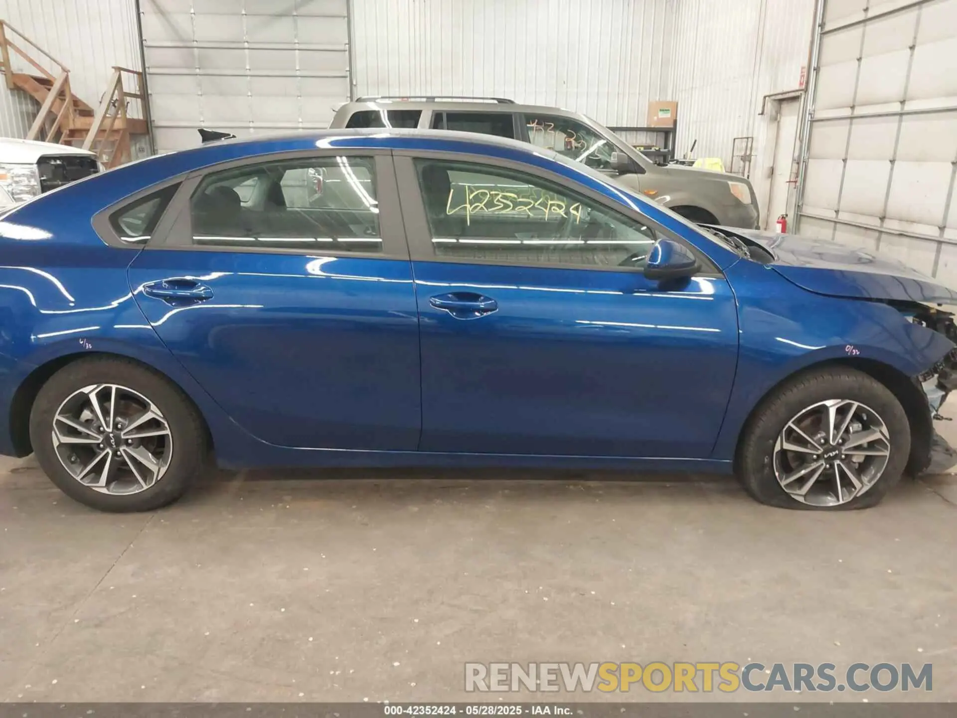 14 Photograph of a damaged car 3KPF24AD7PE569555 KIA FORTE 2023