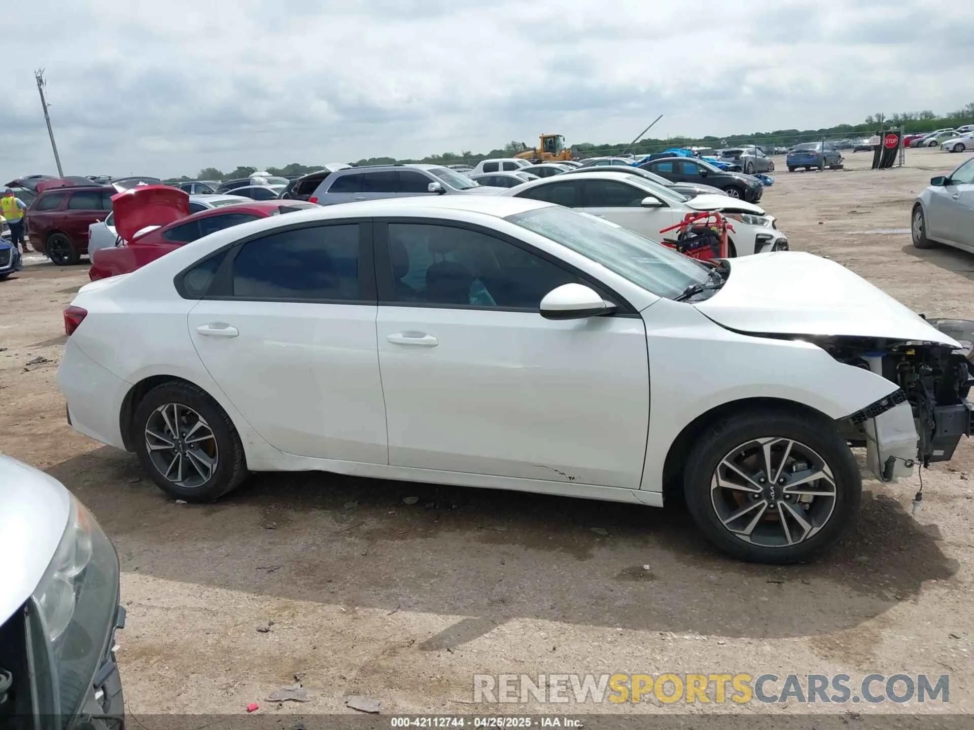 13 Photograph of a damaged car 3KPF24AD7PE686469 KIA FORTE 2023