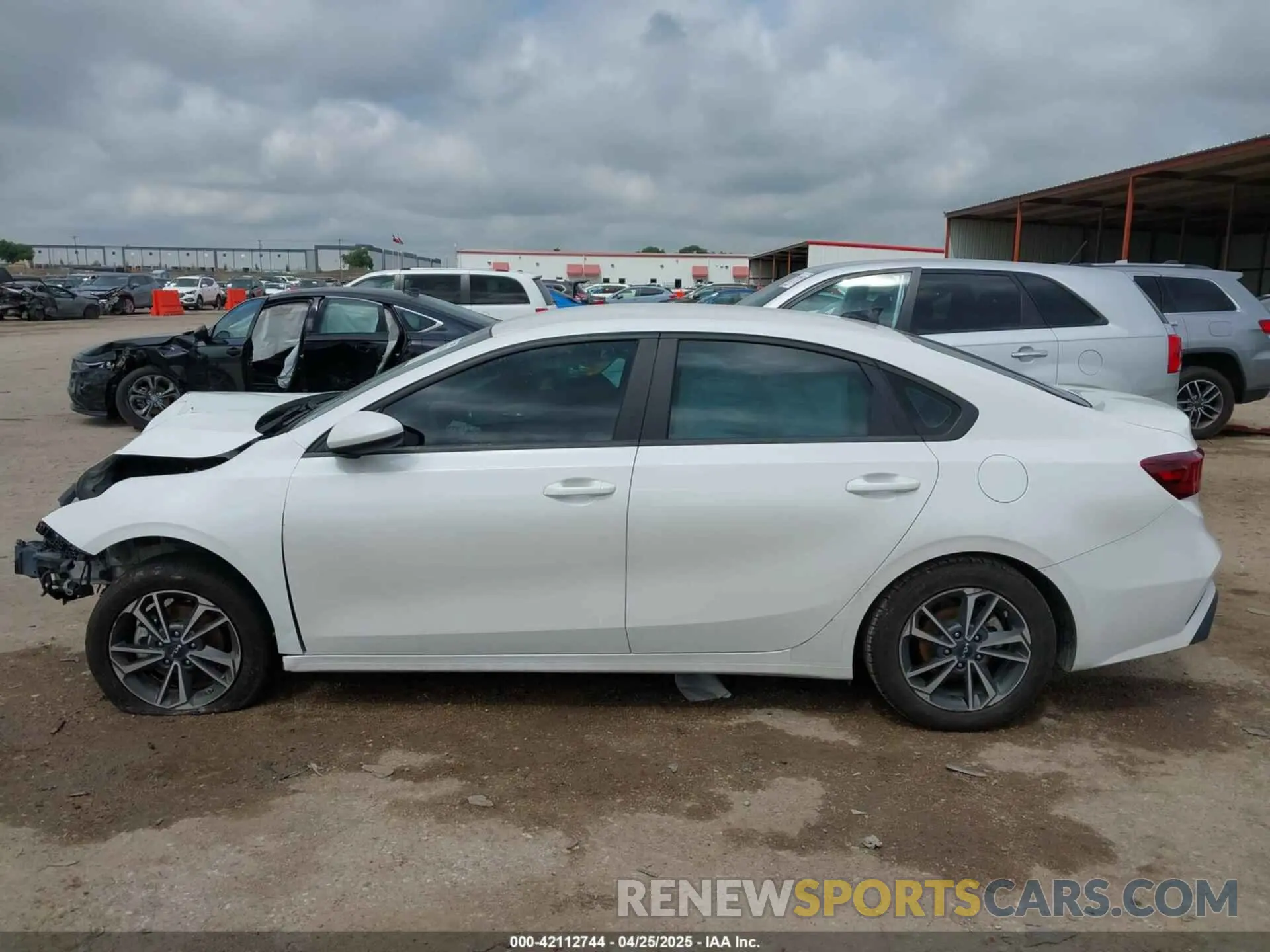 14 Photograph of a damaged car 3KPF24AD7PE686469 KIA FORTE 2023
