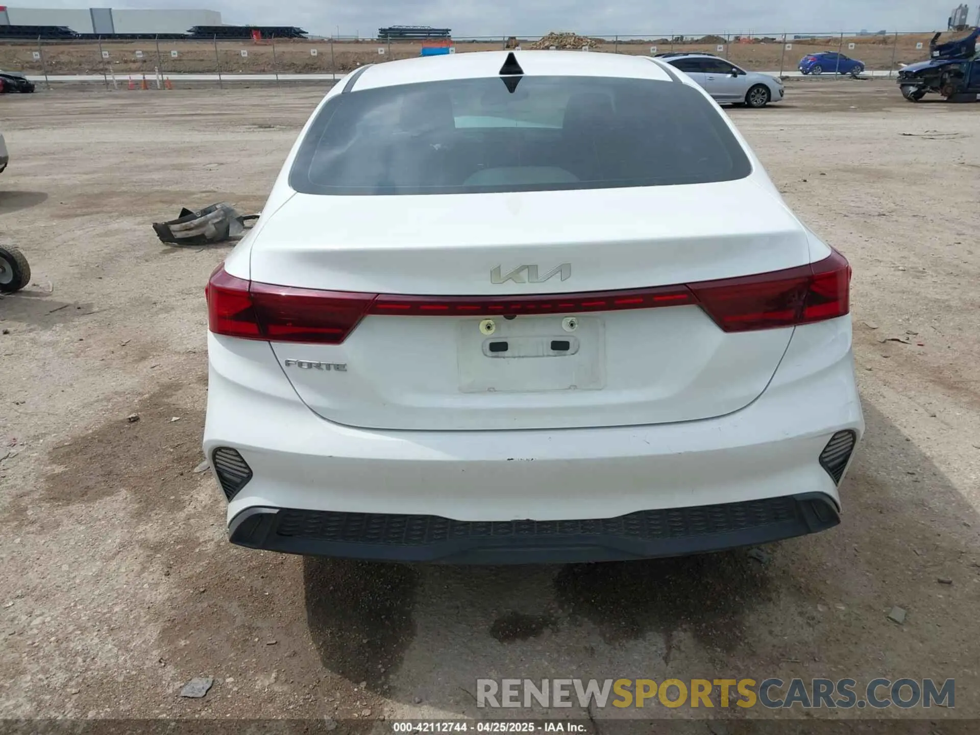 16 Photograph of a damaged car 3KPF24AD7PE686469 KIA FORTE 2023