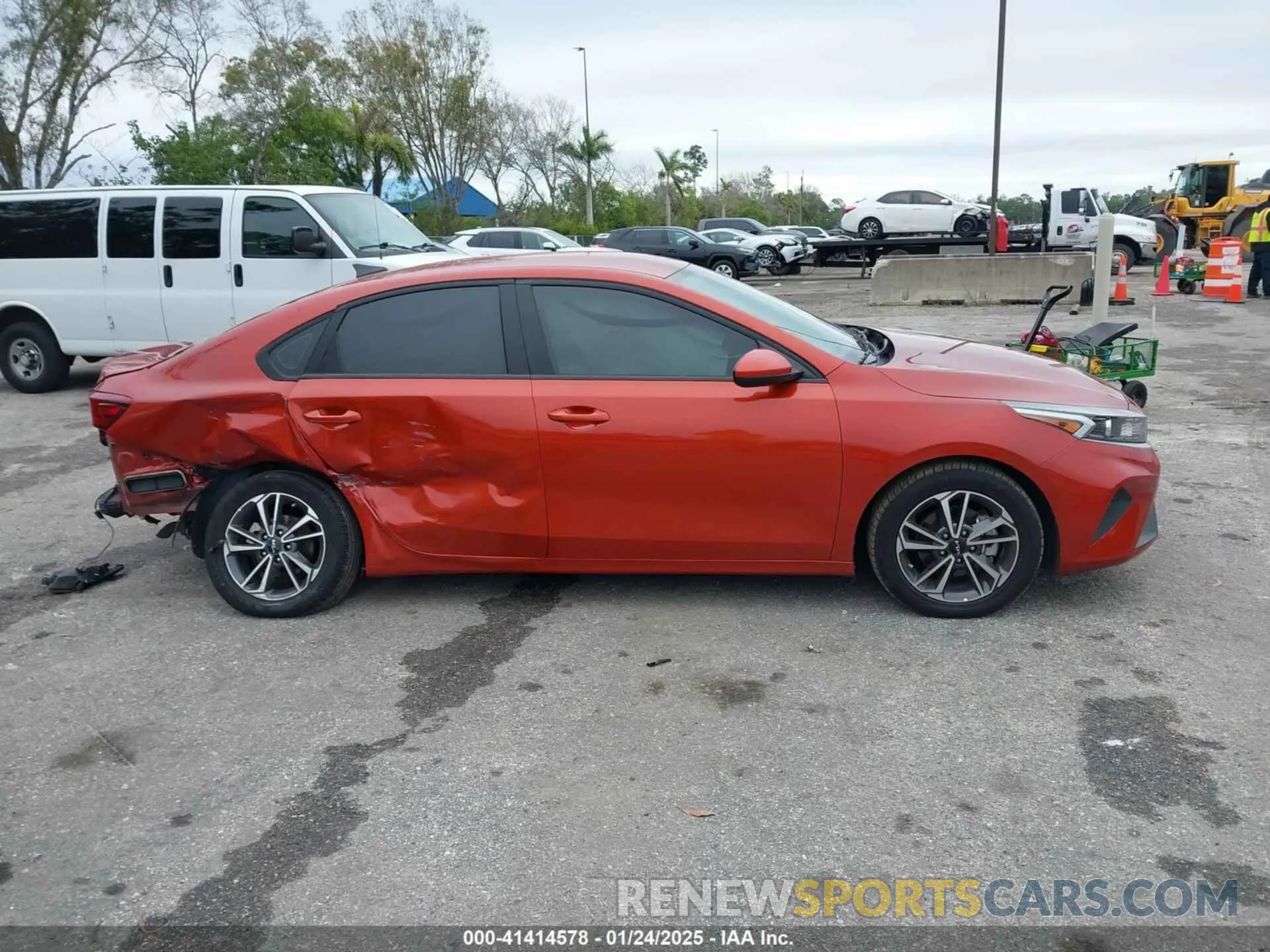13 Photograph of a damaged car 3KPF24AD8PE524236 KIA FORTE 2023