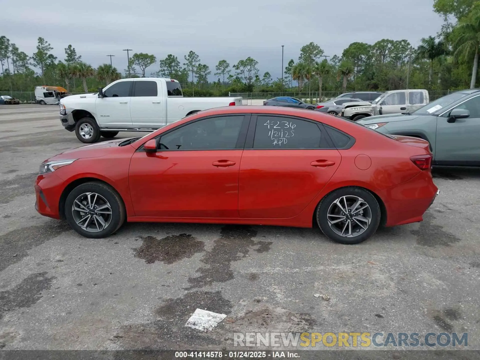 14 Photograph of a damaged car 3KPF24AD8PE524236 KIA FORTE 2023