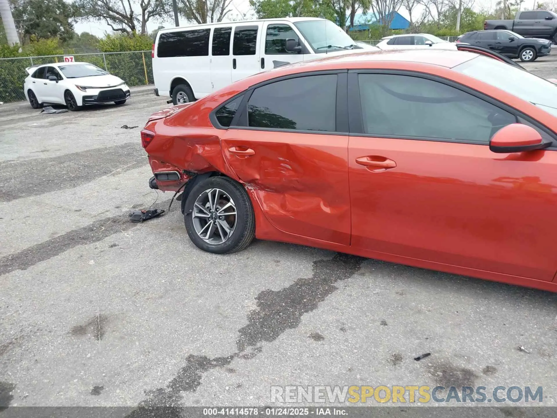 6 Photograph of a damaged car 3KPF24AD8PE524236 KIA FORTE 2023