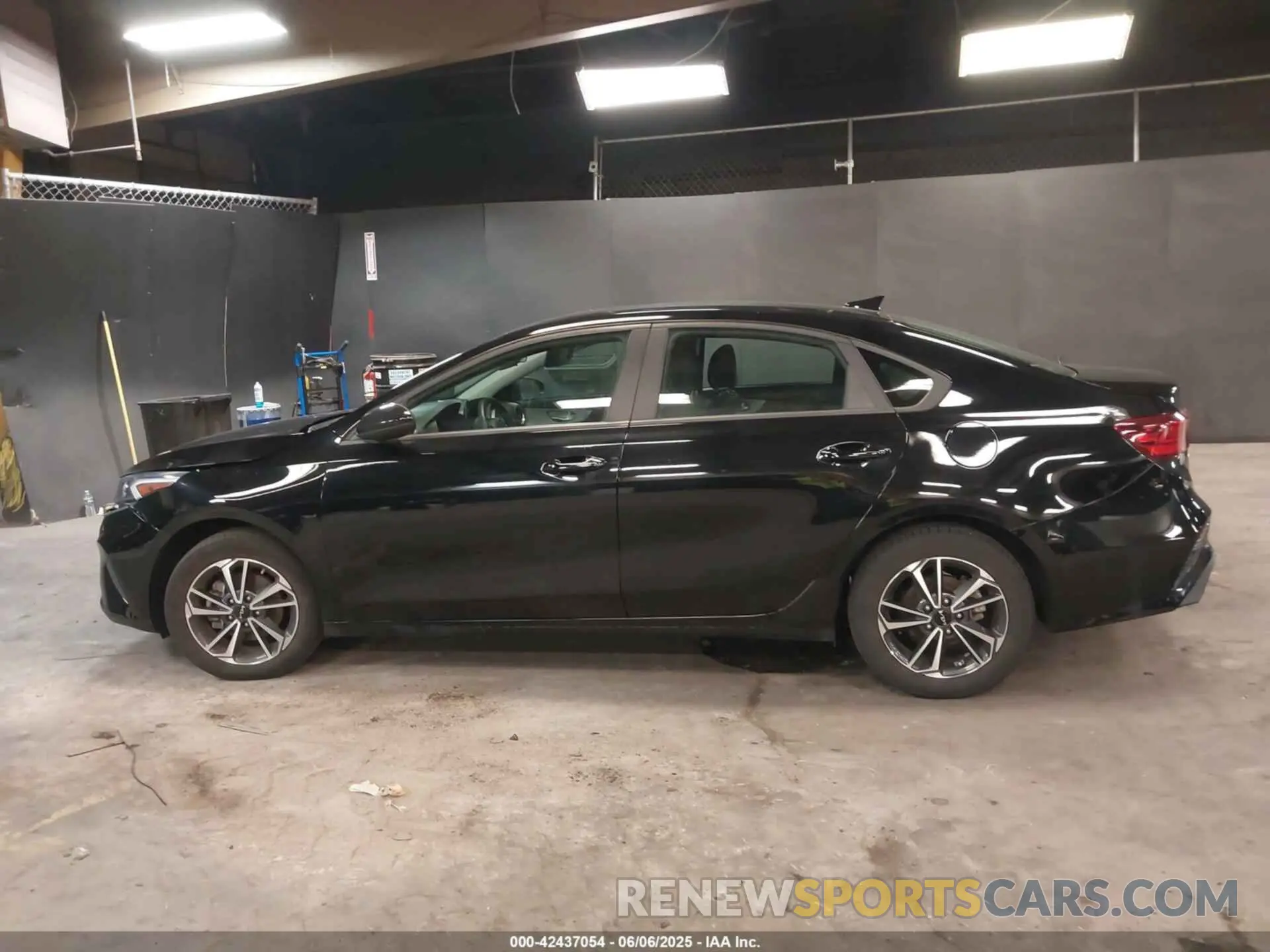 14 Photograph of a damaged car 3KPF24AD8PE538282 KIA FORTE 2023
