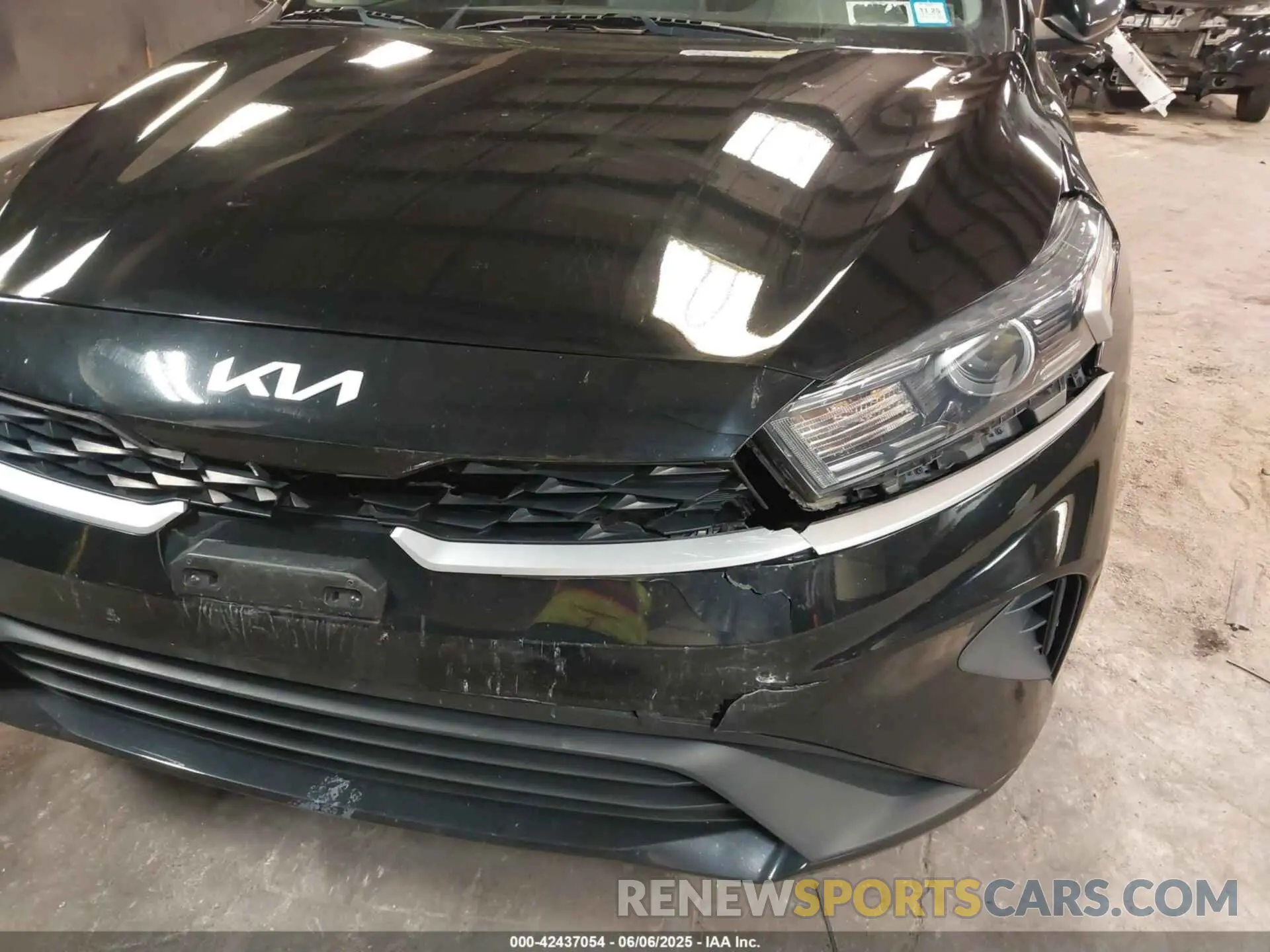 18 Photograph of a damaged car 3KPF24AD8PE538282 KIA FORTE 2023